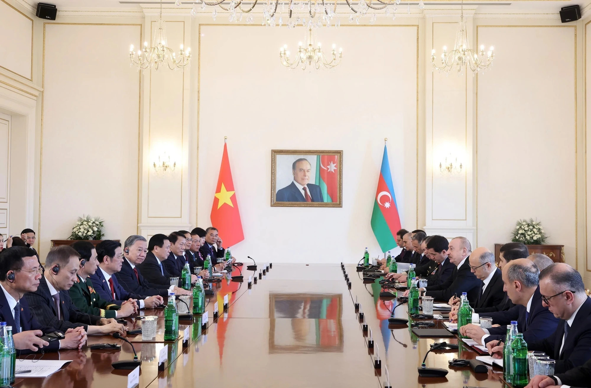 越共中央总书记苏林与阿塞拜疆总统阿利耶夫举行会谈。（图片来源：越通社）