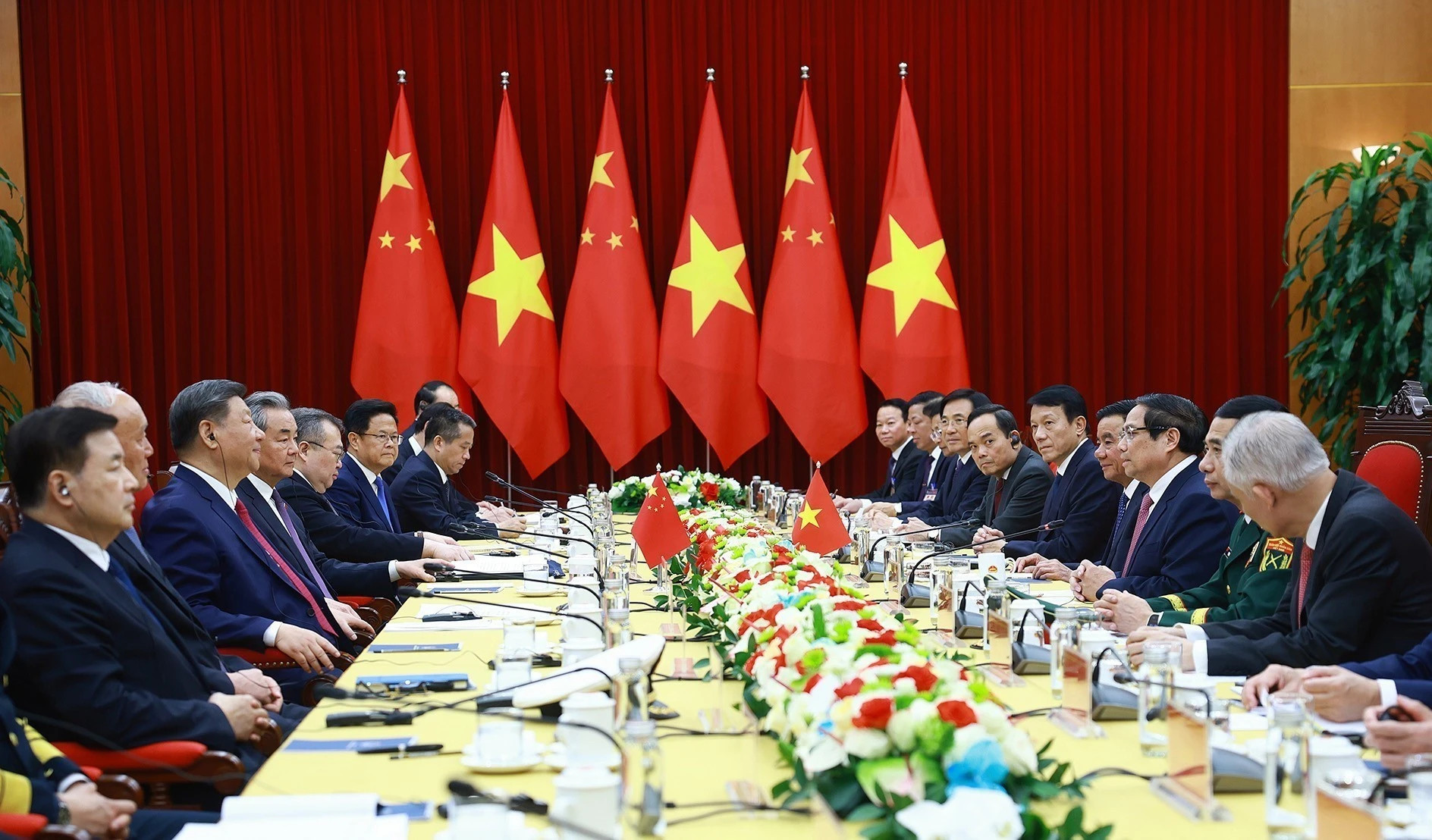 越南政府总理范明正会见中共中央总书记、中国国家主席习近平。 越南政府总理范明正会见中共中央总书记、中国国家主席习近平。