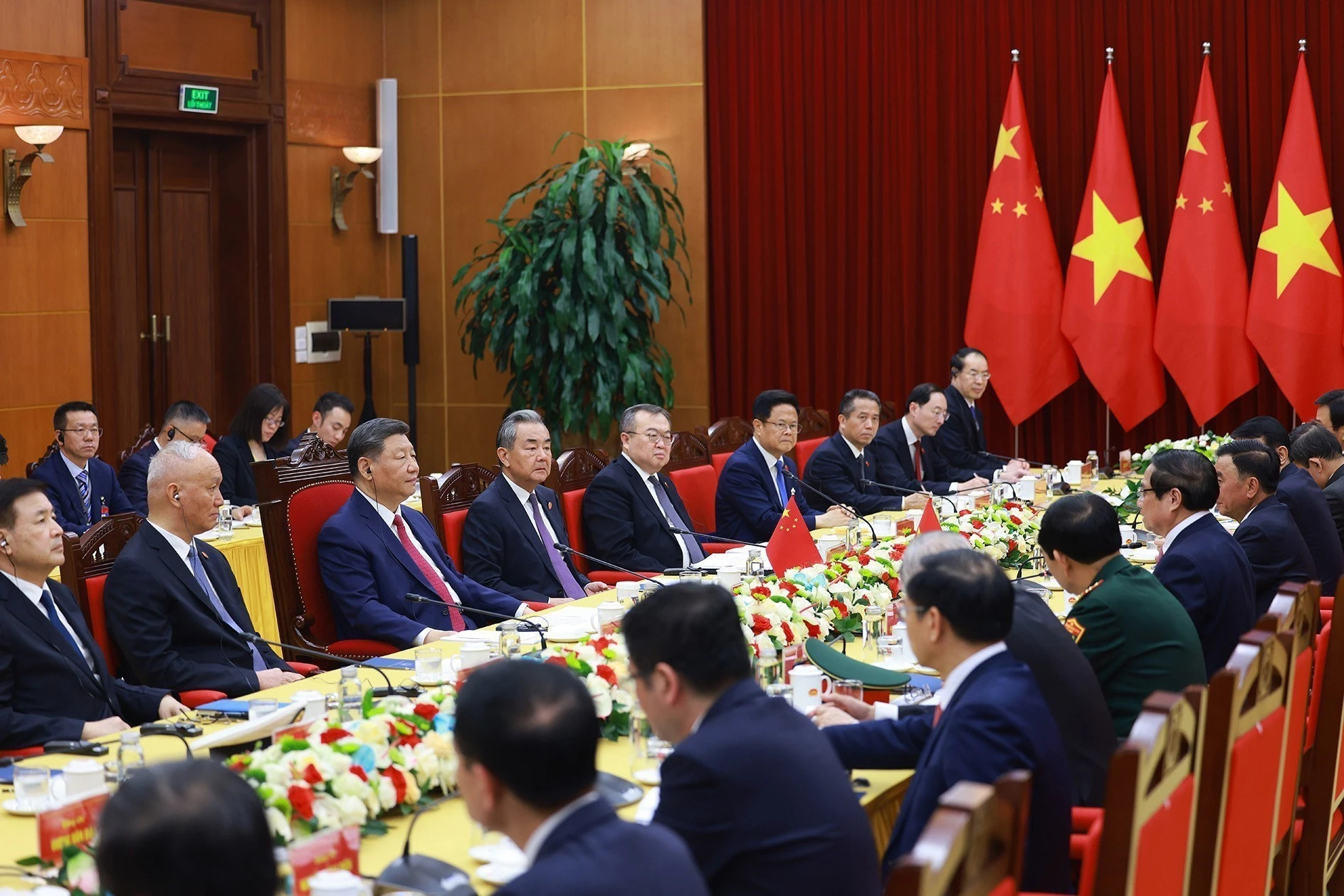 越南政府总理范明正会见中共中央总书记、中国国家主席习近平。 越南政府总理范明正会见中共中央总书记、中国国家主席习近平。