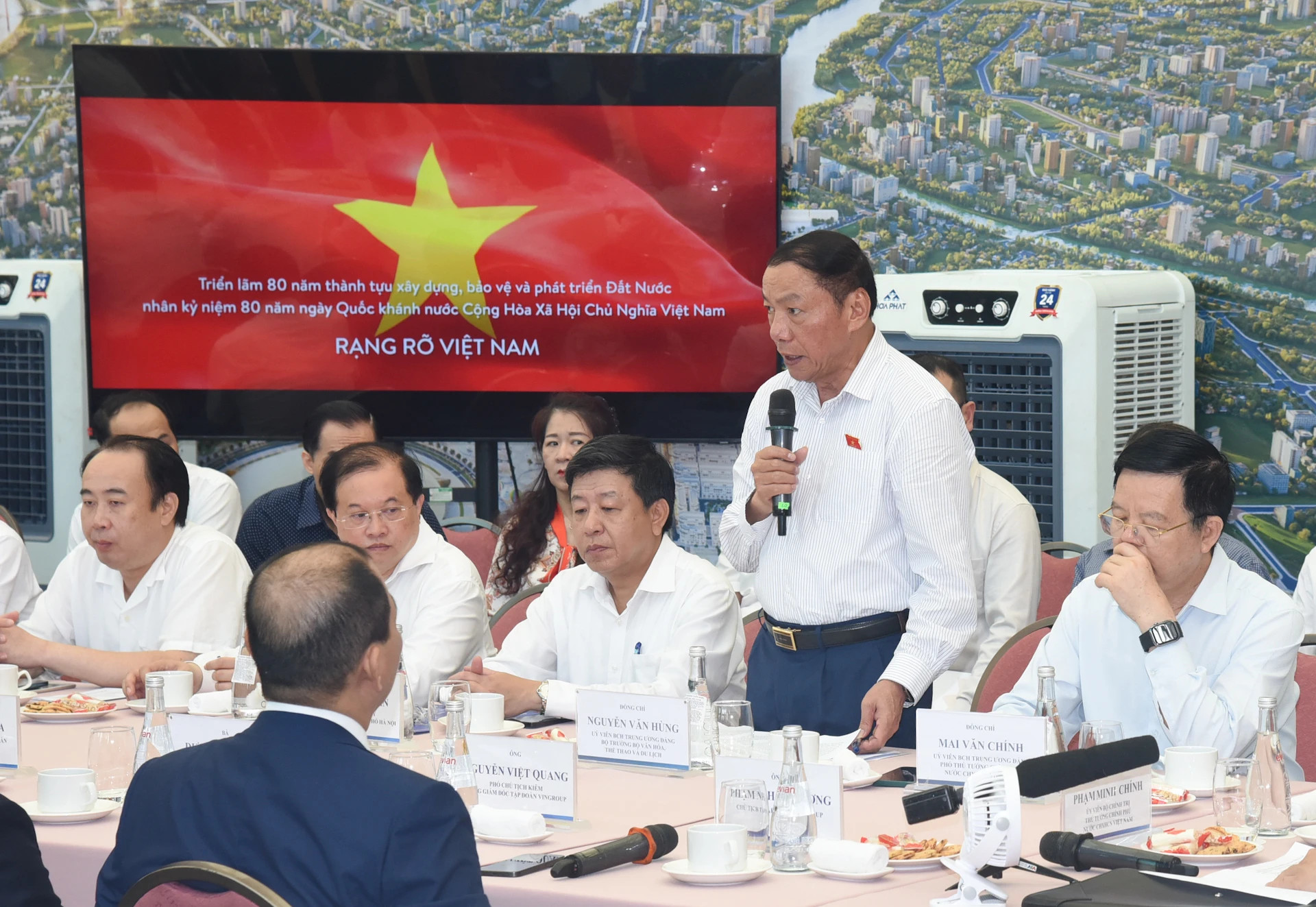 越南文化体育及旅游部部长阮文雄在会上致辞。 越南文化体育及旅游部部长阮文雄在会上致辞。