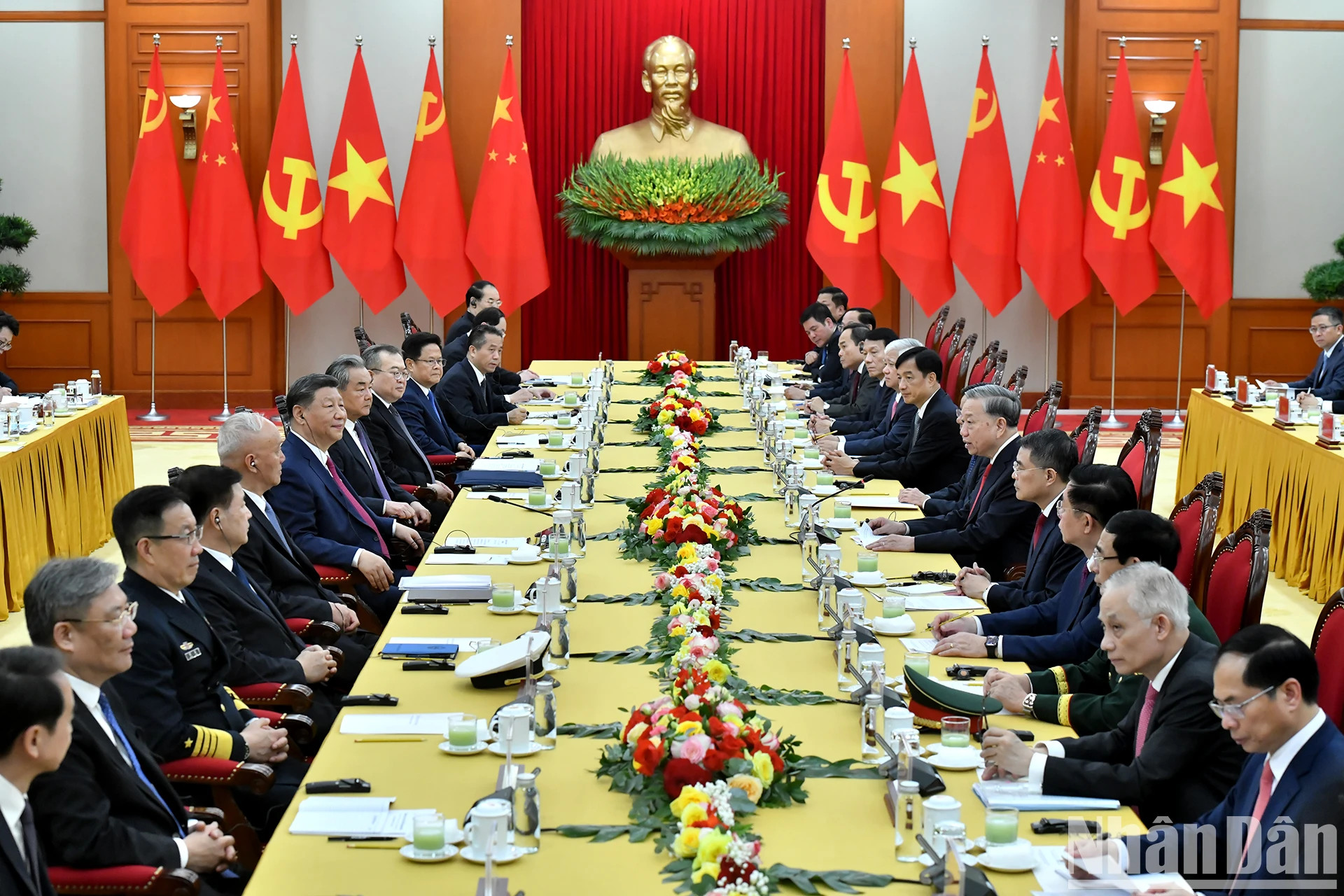 越共中央总书记苏林与中共中央总书记、中国国家主席习近平举行会谈。 越共中央总书记苏林与中共中央总书记、中国国家主席习近平举行会谈。