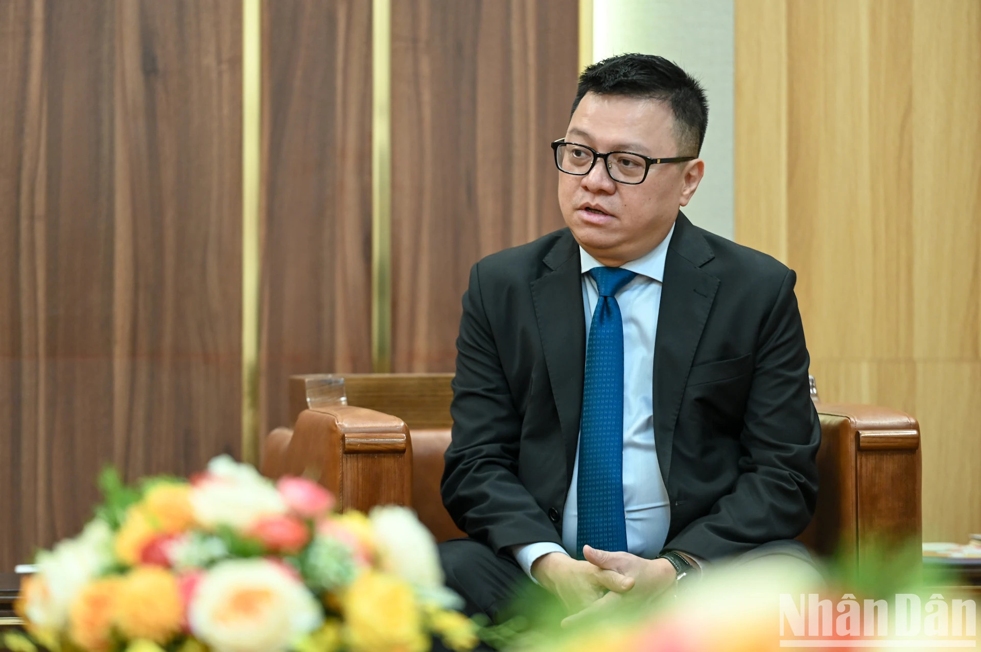 《人民报》社总编辑黎国明在会见中致辞。