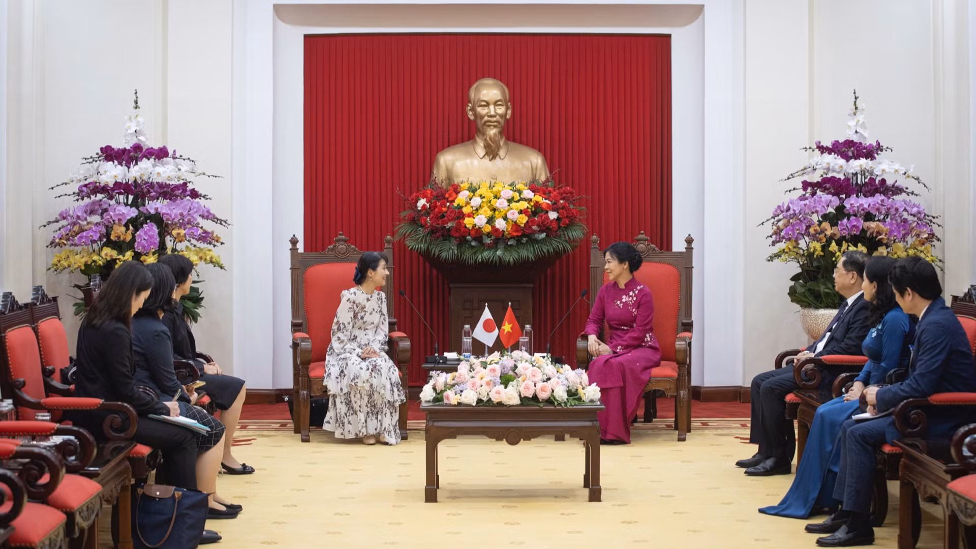 会见全景。