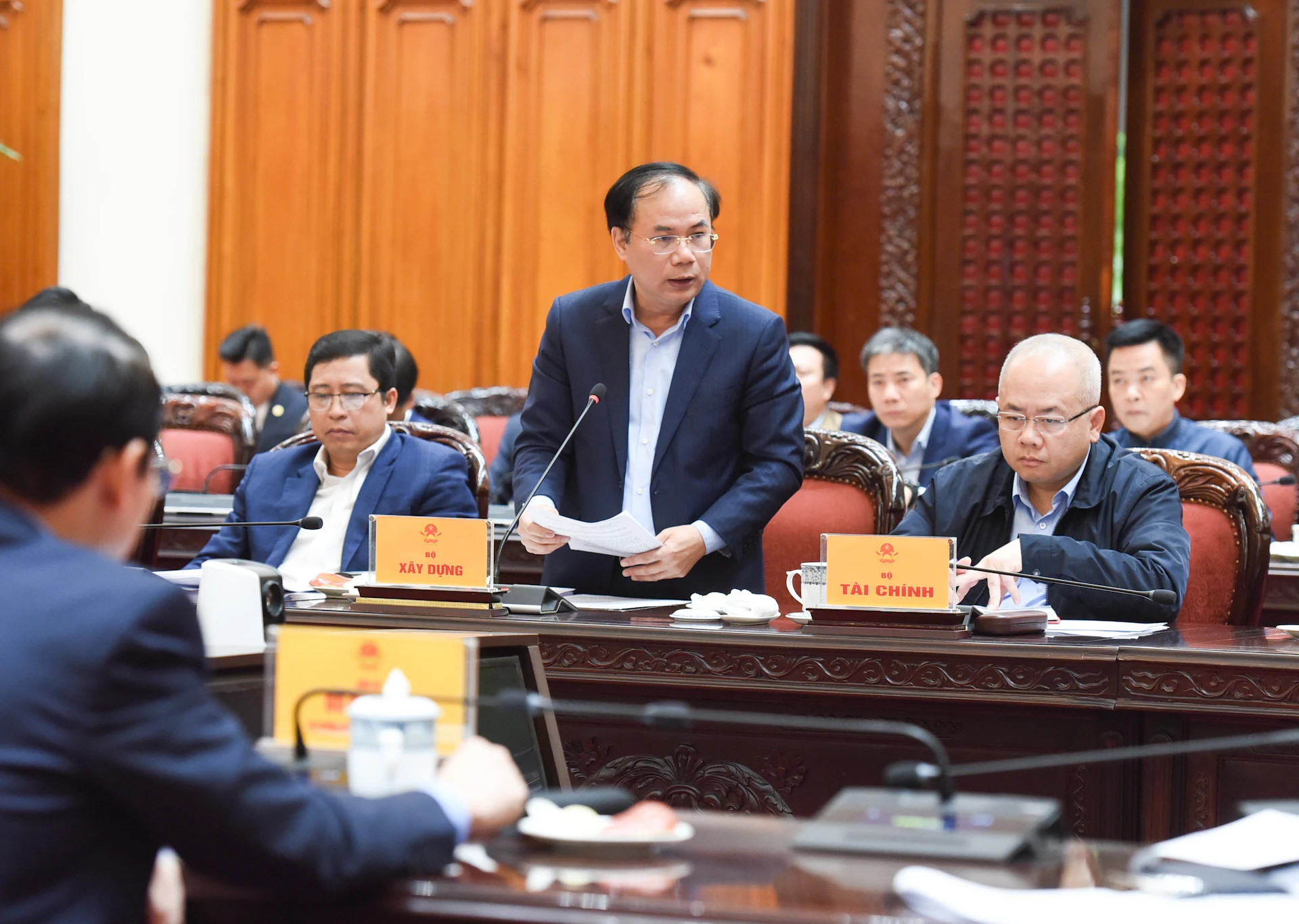 越南建设部副部长阮文生在会上致辞。