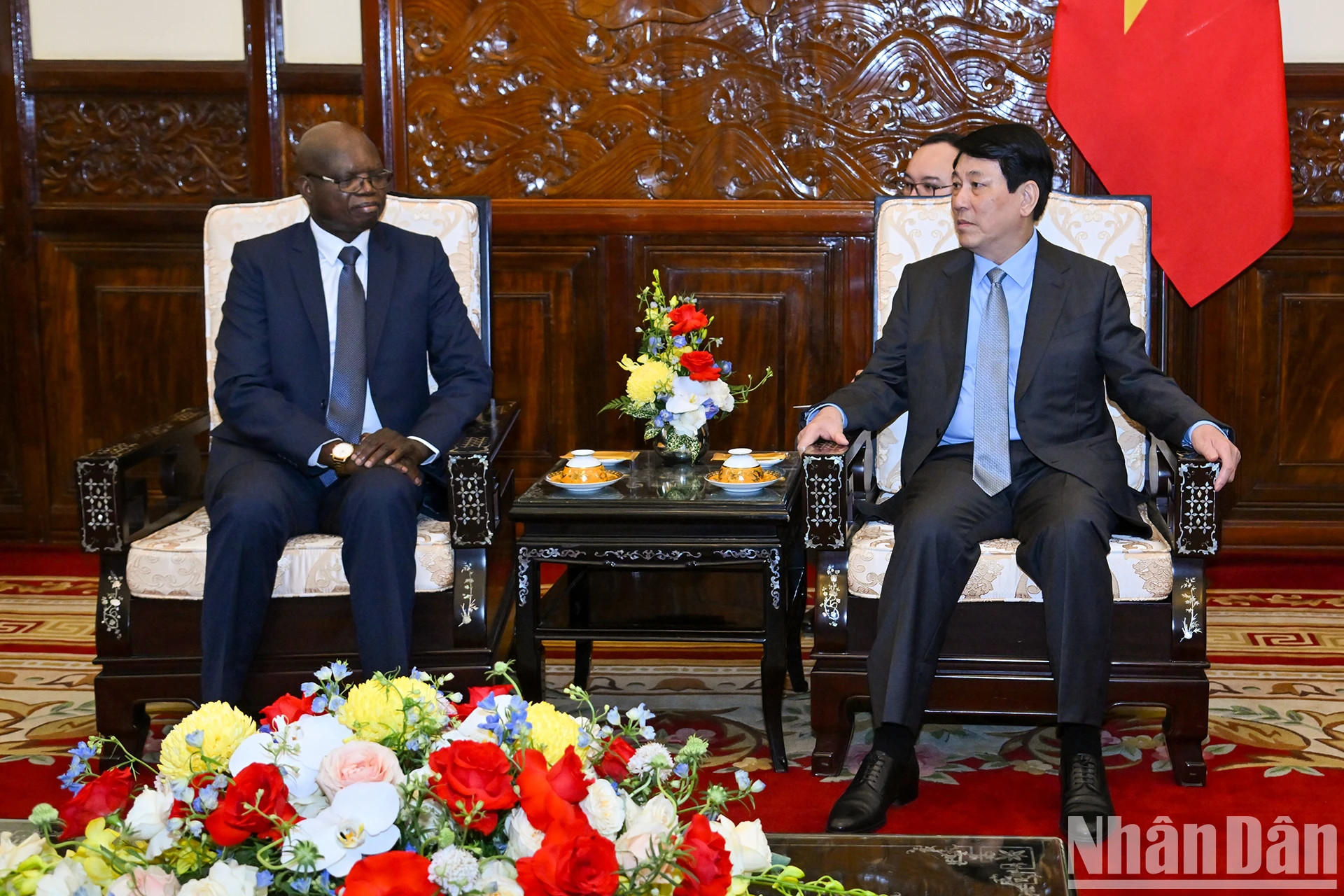 国家主席梁强会见安哥拉共和国新任驻越南大使Fernando Miguel。 国家主席梁强会见安哥拉共和国新任驻越南大使Fernando Miguel。