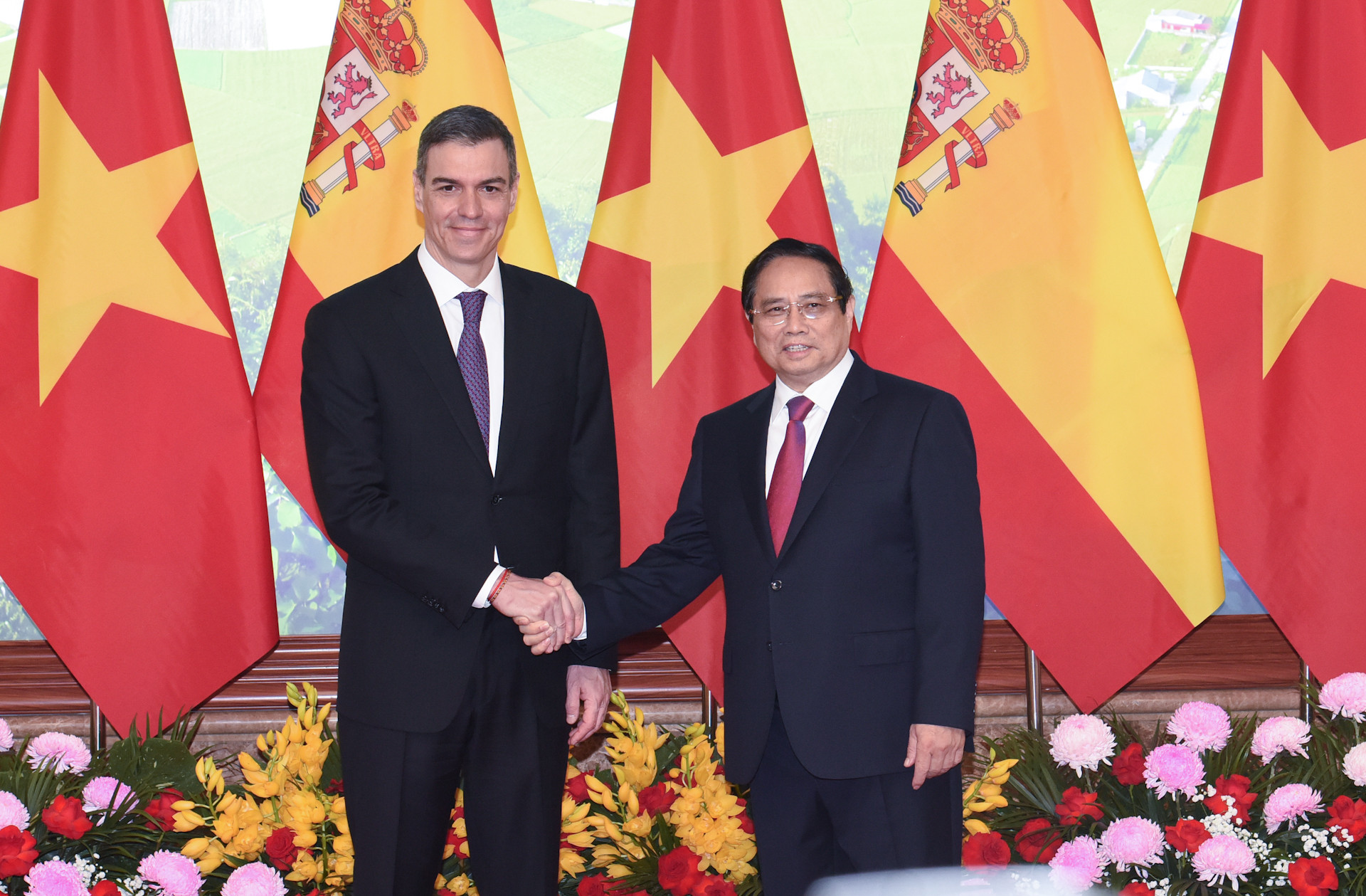 越南政府总理范明正和西班牙首相佩德罗·桑切斯。