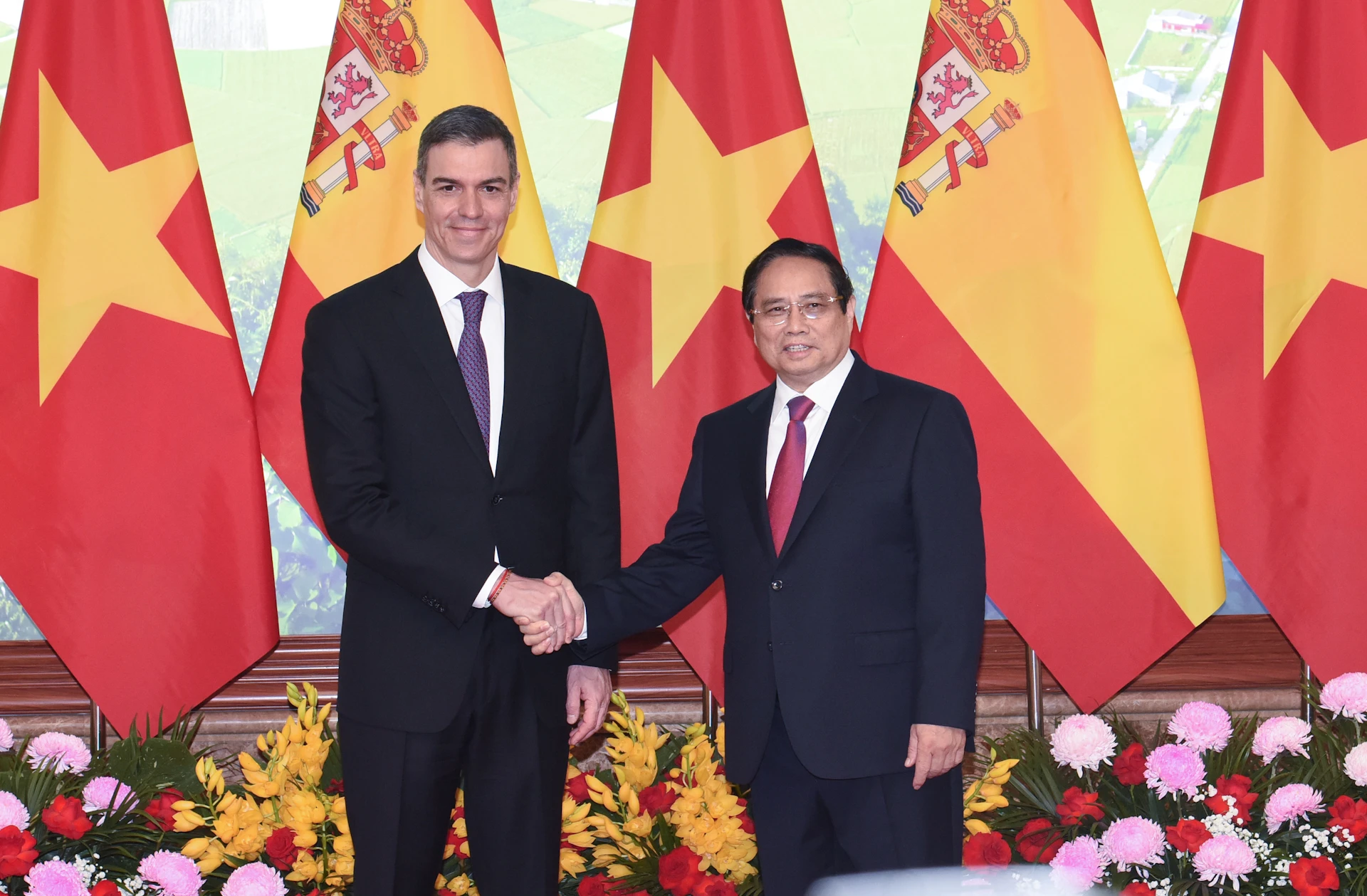 越南政府总理范明正和西班牙首相佩德罗·桑切斯。