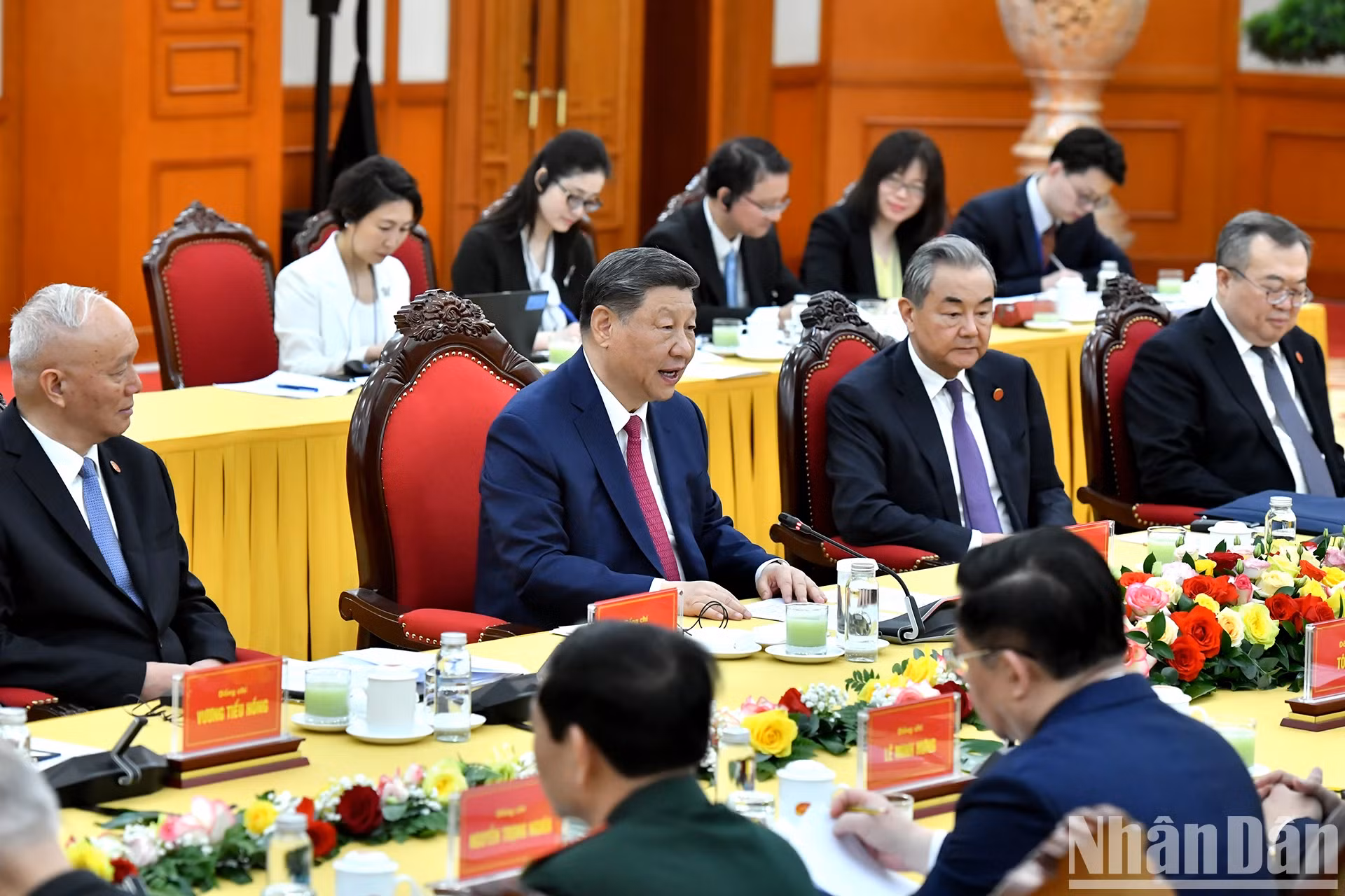 中共中央总书记、中国国家主席习近平在会谈上发表讲话。