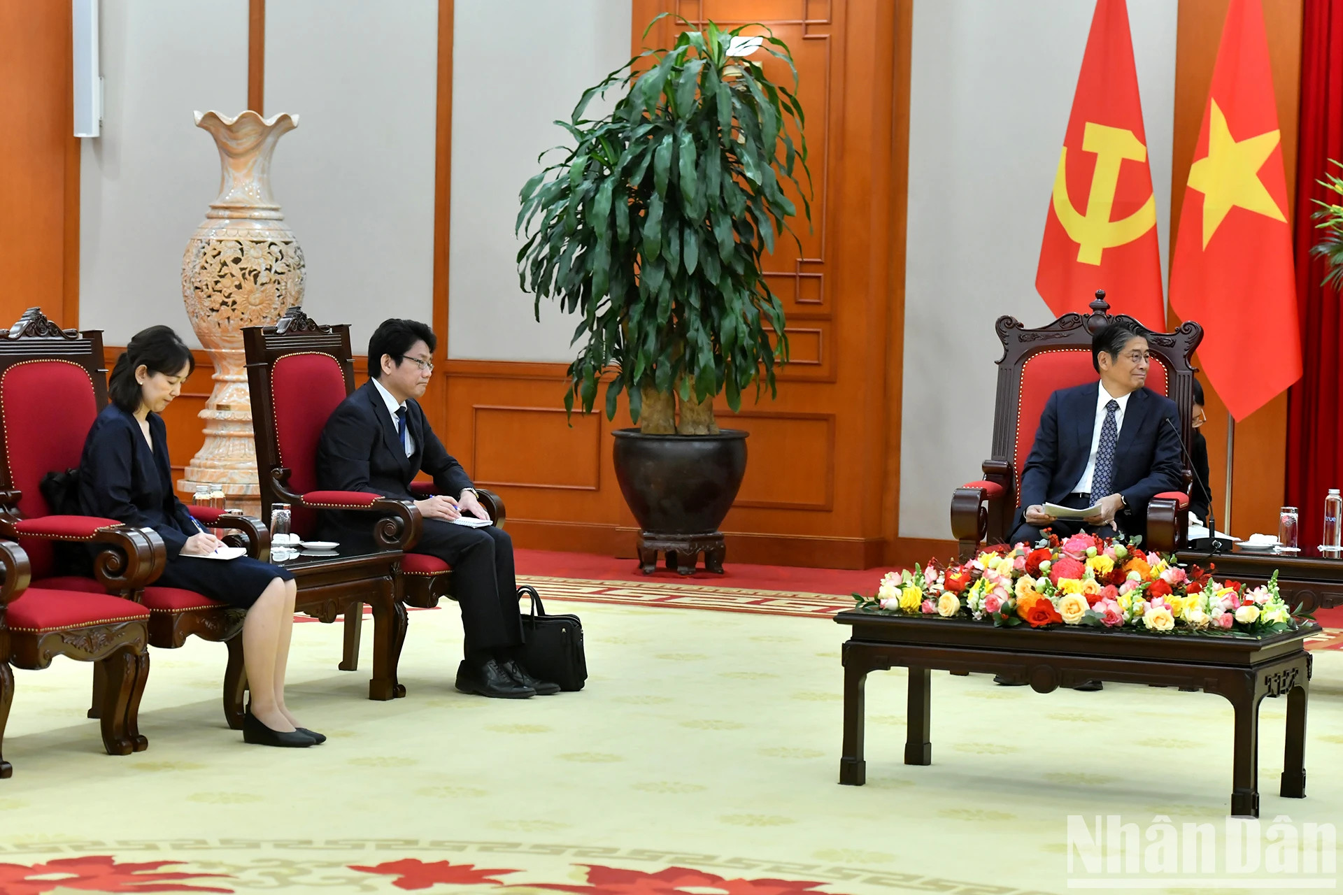 日本驻越南大使伊藤直树和日方代表。