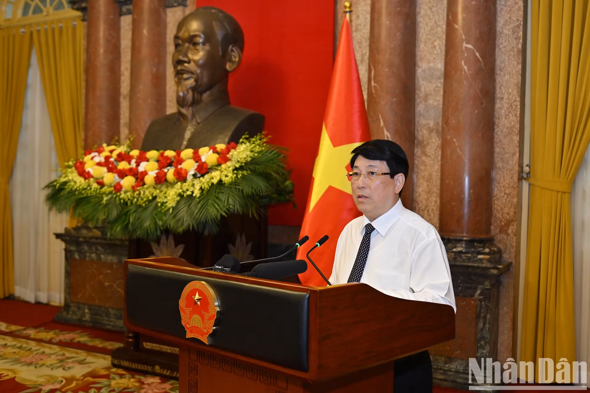 国家主席梁强在仪式上致辞，向各位新任国家主席办公厅副主任交付任务。