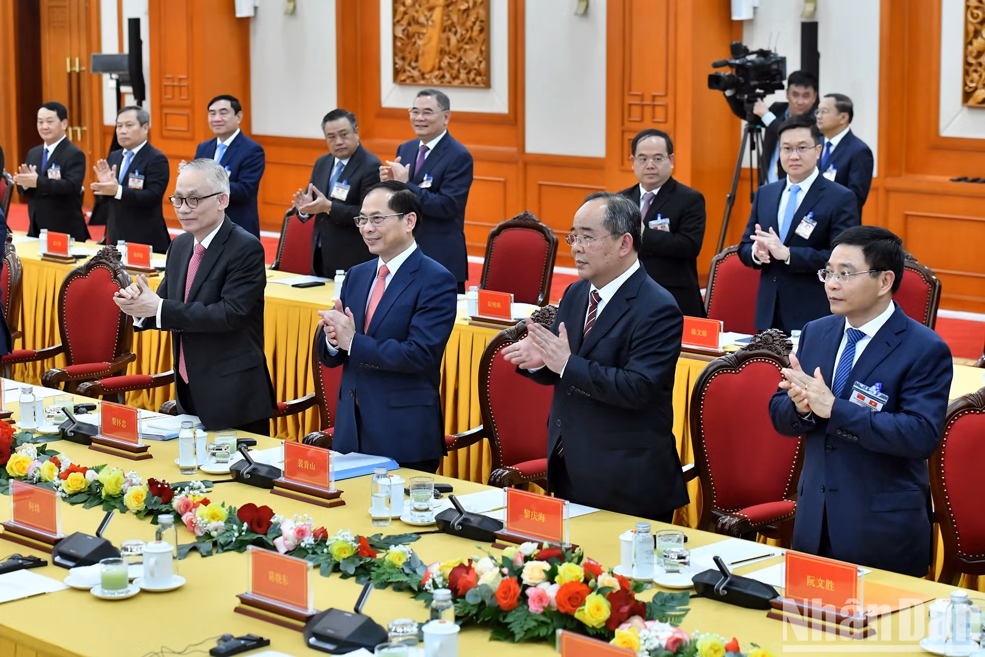 出席会谈的越方代表团成员。