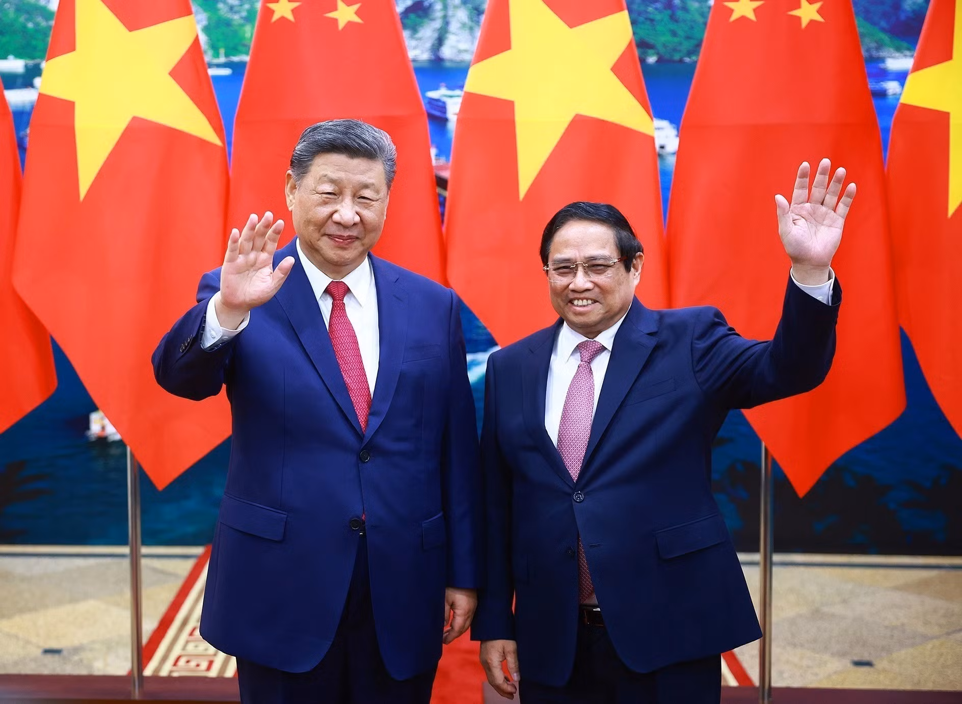 越南政府总理范明正和中共中央总书记、中国国家主席习近平。