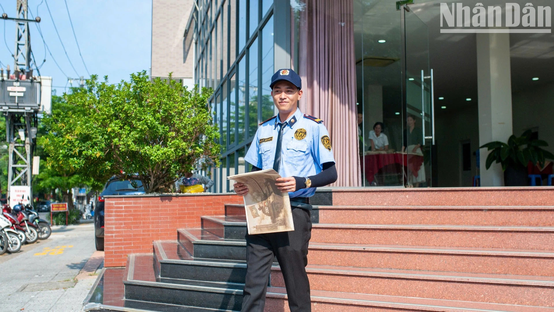 该活动吸引岘港市许多劳动者的参与。 该活动吸引岘港市许多劳动者的参与。