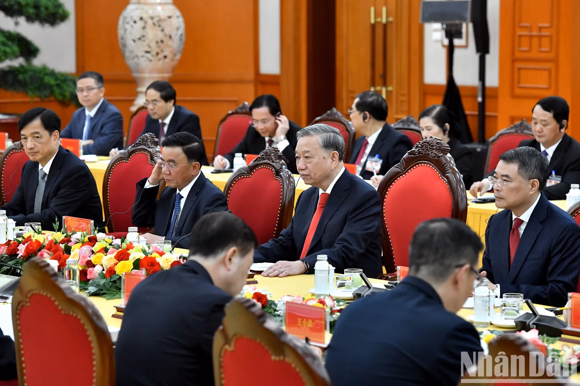 越共中央总书记苏林在会谈上发表讲话。