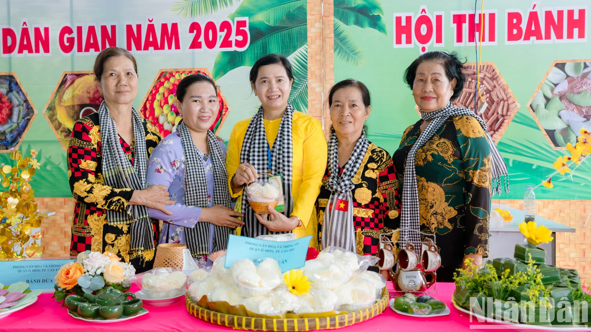 参加2025年第十二届南部民间糕饼节的“乡村”艺术家们。