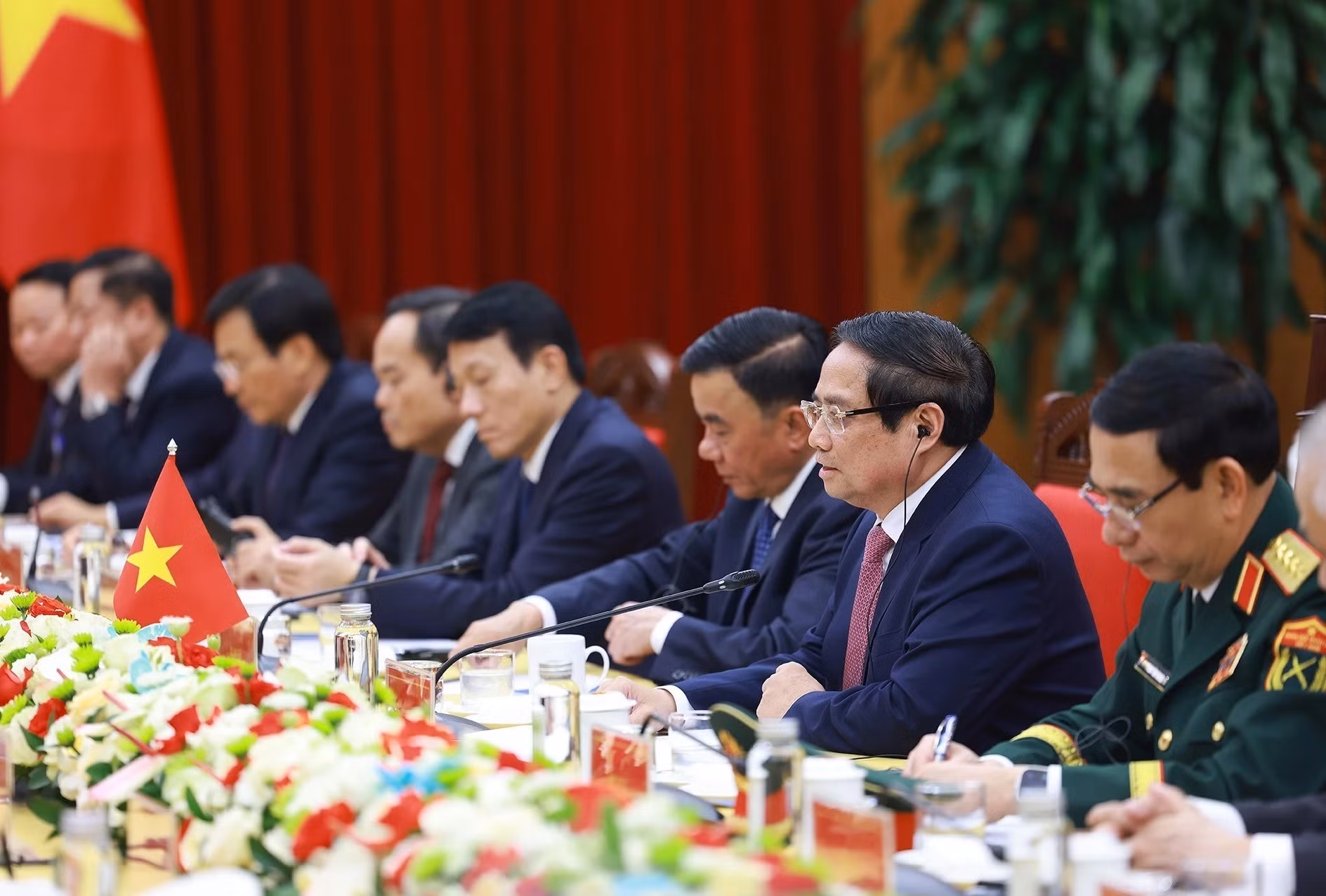 范明正总理在会见中发表讲话。