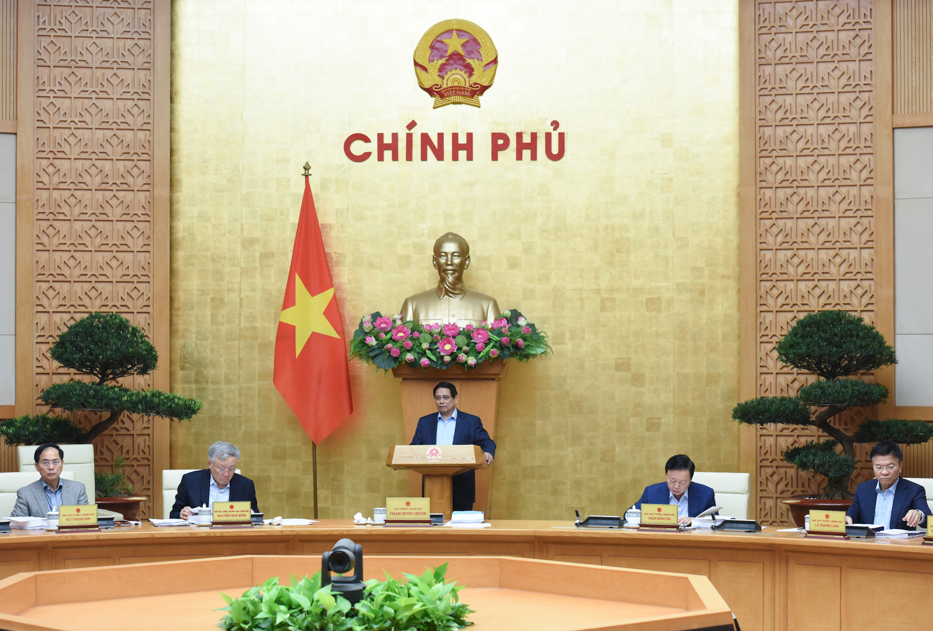 越南政府总理范明正主持召开政府2025年4月份立法工作专题会议【组图】