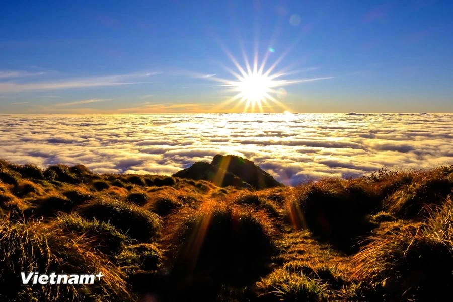 游客需要大约2天1夜来征服这条海拔2913米的北部徒步旅行路线。一边爬山徒步，一边欣赏自然风光。