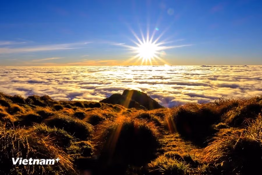 游客需要大约2天1夜来征服这条海拔2913米的北部徒步旅行路线。一边爬山徒步，一边欣赏自然风光。