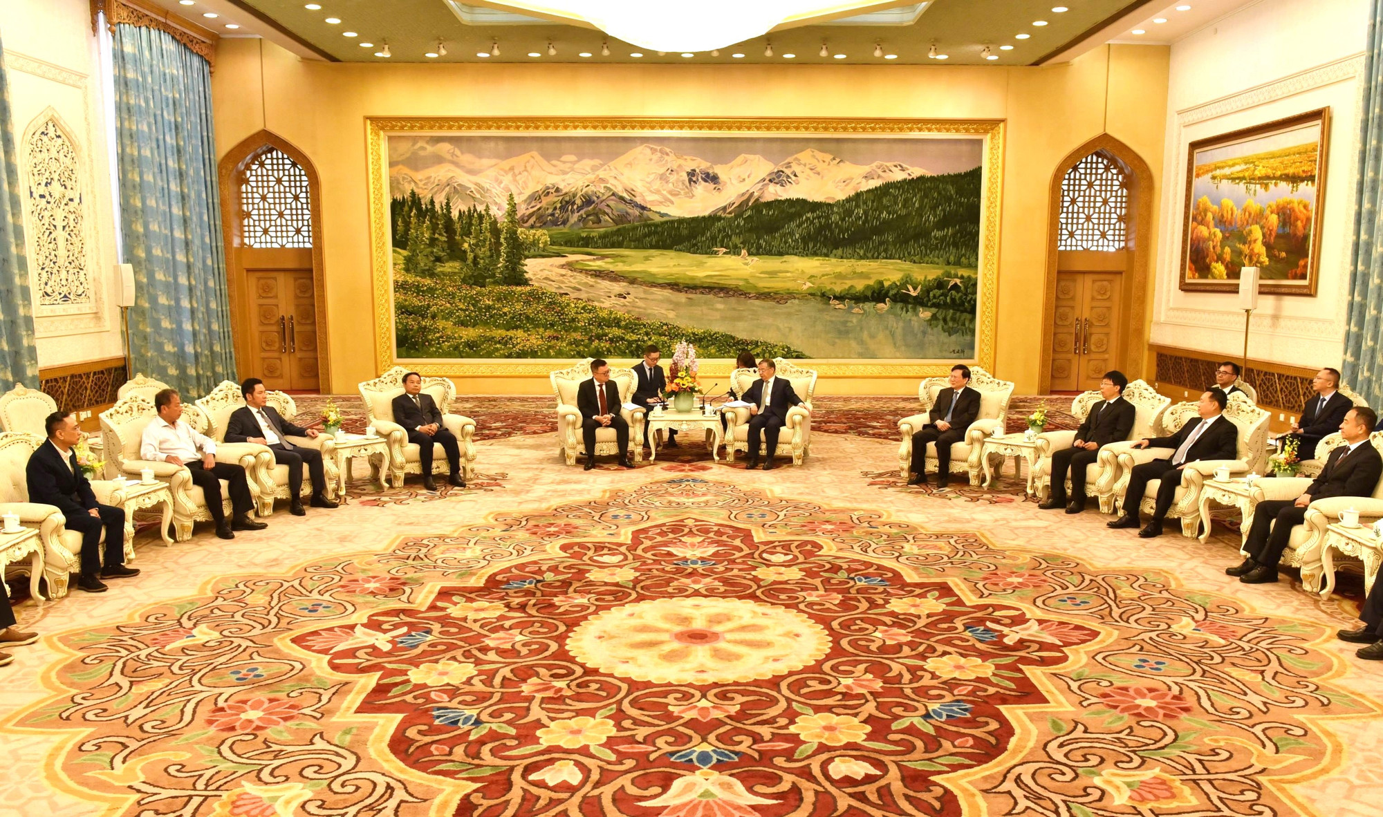 会见场景。 会见场景。