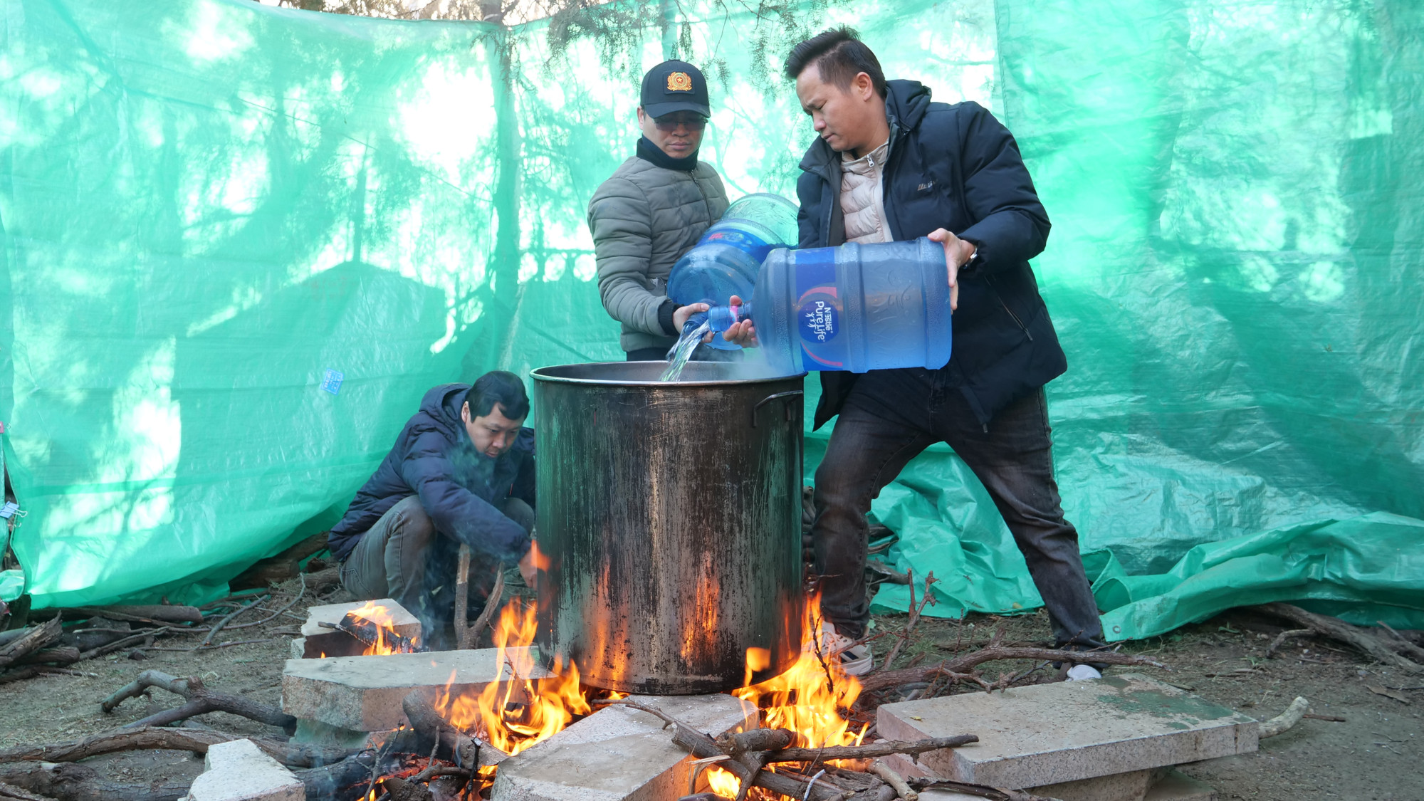 粽子蒸煮之前做好准备。