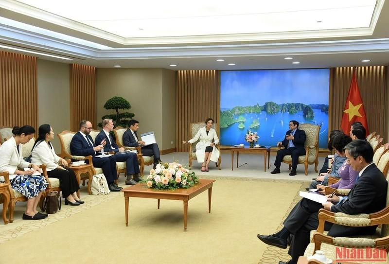 在会见中,范明正总理对再次会见联合国教科文组织总干事奥德蕾·阿祖莱表示高兴。范明正总理感谢联合国教科文组织一直在教育、科学、文化、通信传媒等方面对越南提供支持。 在会见中,范明正总理对再次会见联合国教科文组织总干事奥德蕾·阿祖莱表示高兴。范明正总理感谢联合国教科文组织一直在教育、科学、文化、通信传媒等方面对越南提供支持。