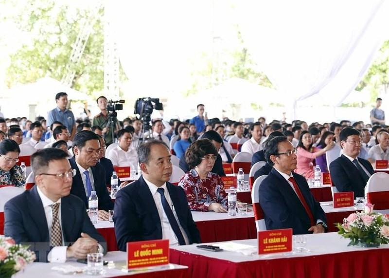 与会代表出席黎鸿峰总书记诞辰120周年纪念典礼。