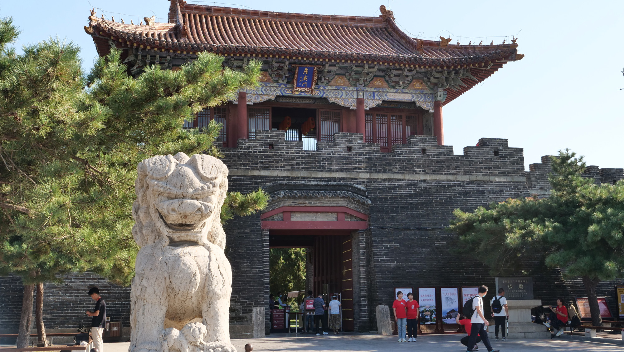 岱庙是中国古代帝王供奉泰山神灵,举行祭祀大典的场所。 岱庙是中国古代帝王供奉泰山神灵,举行祭祀大典的场所。