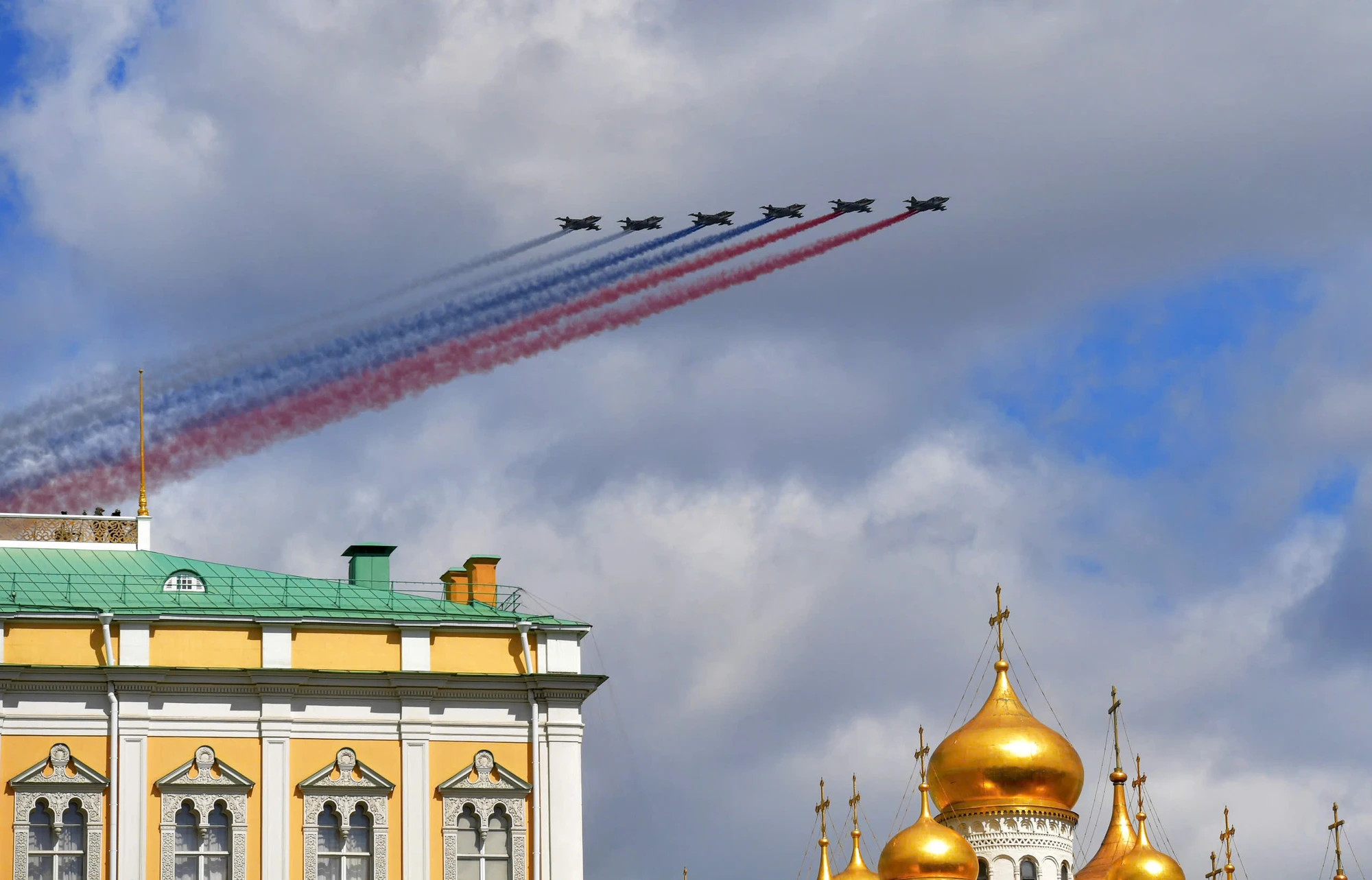 苏-25攻击机参加阅兵式。