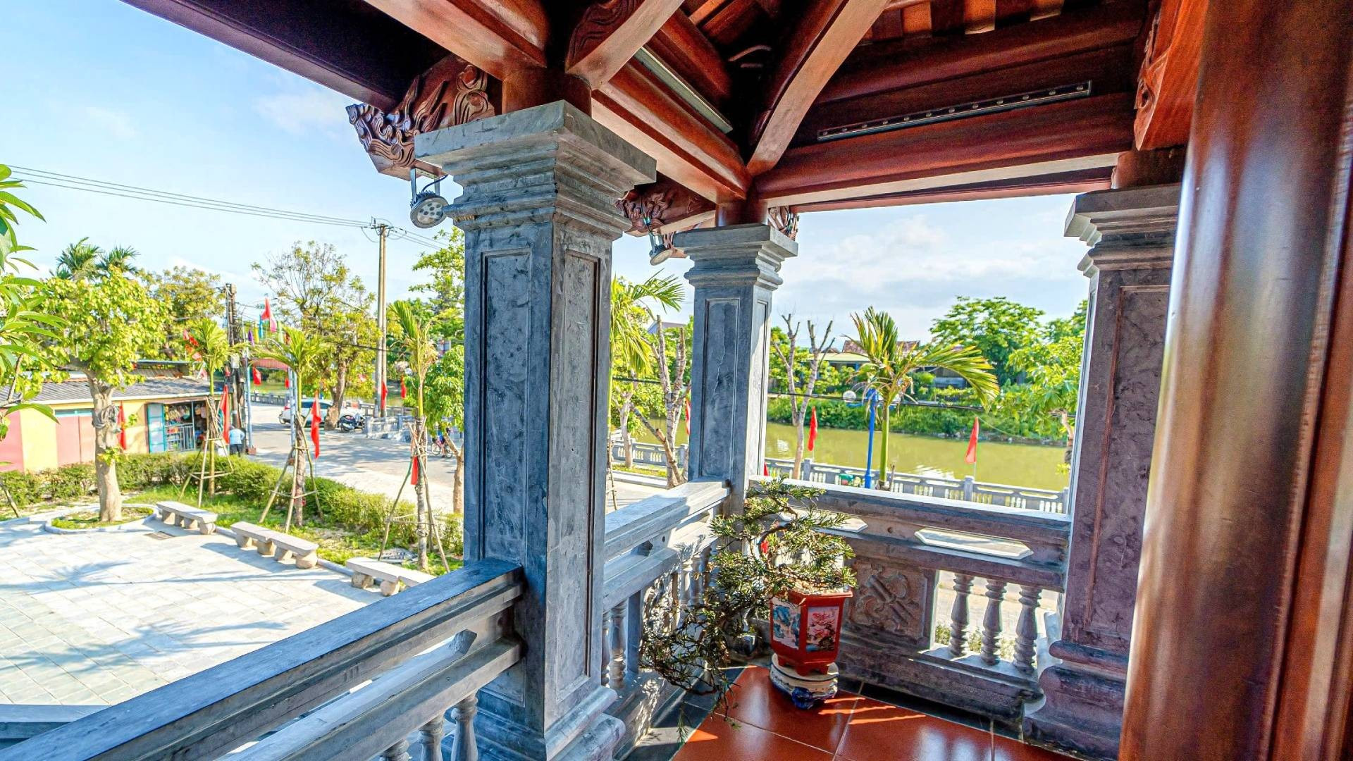 纪念馆右侧是建江河,这条河流曾伴随武元甲大将度过他的童年时光。 纪念馆右侧是建江河,这条河流曾伴随武元甲大将度过他的童年时光。