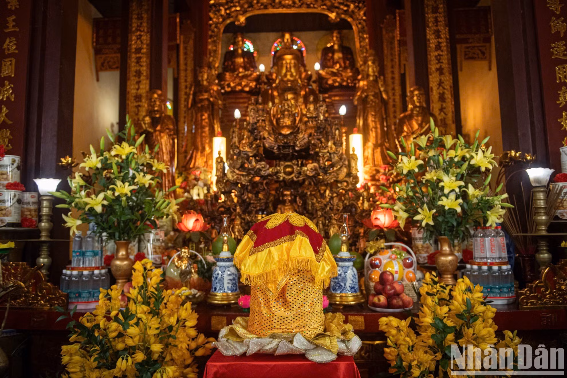 释迦牟尼佛舍利近距离画面庄严圣洁。