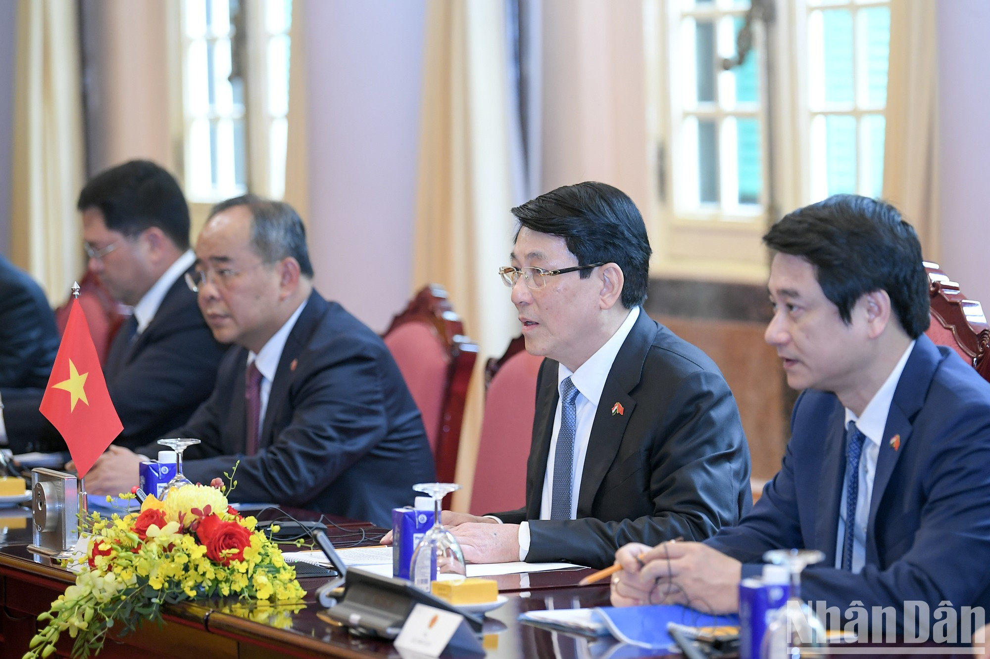 越南国家主席梁强在会谈中发表讲话。 越南国家主席梁强在会谈中发表讲话。