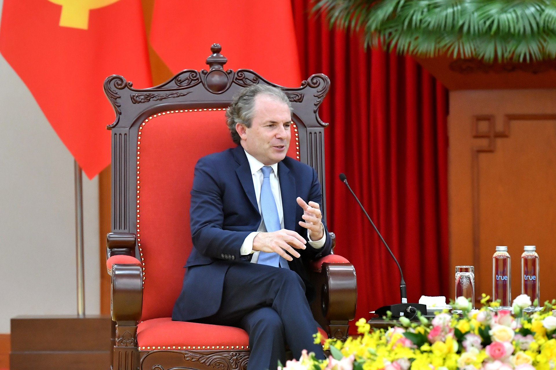 Rosen Partners集团执行经理丹尼尔·罗森在会见中致辞。