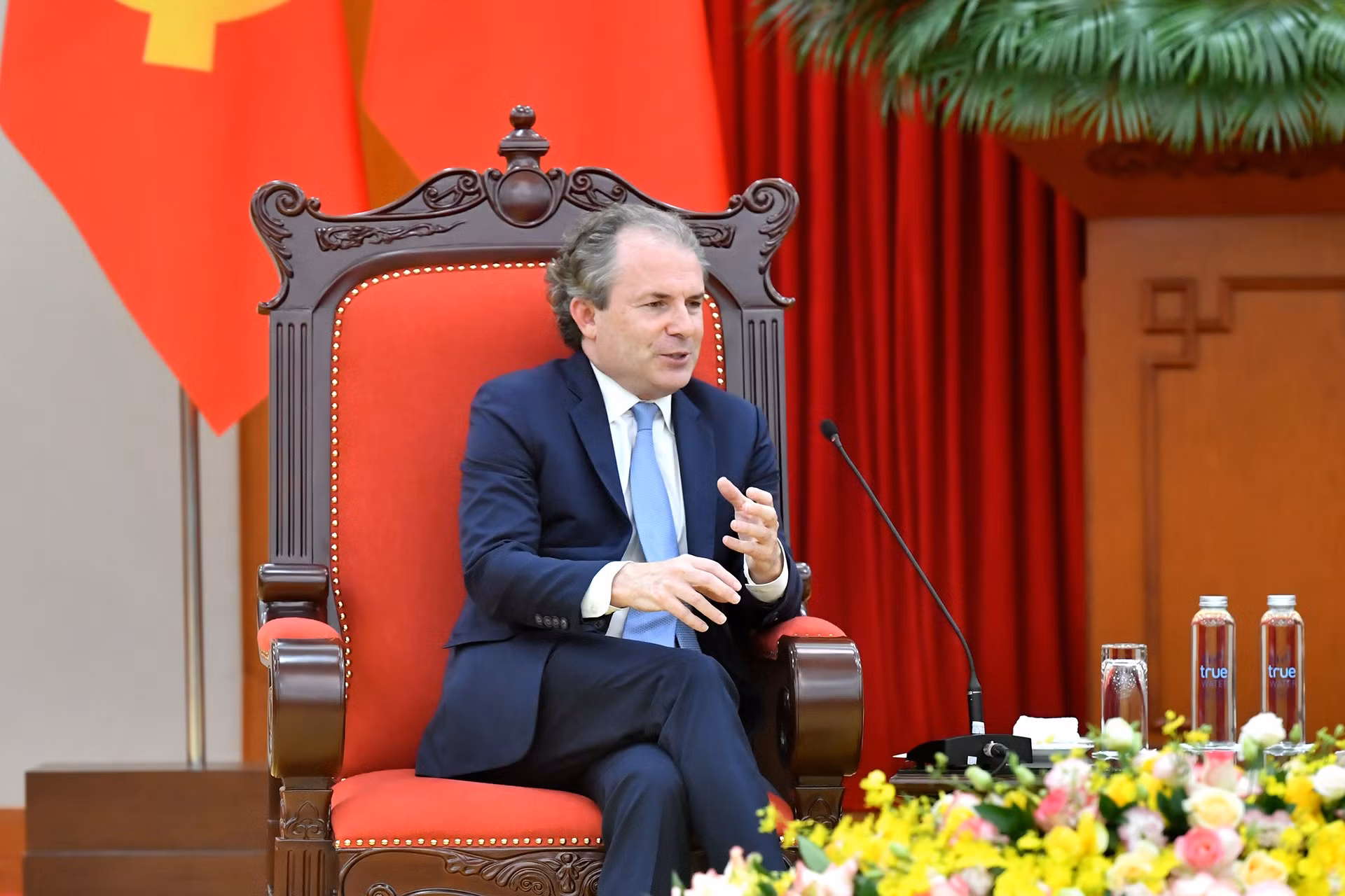 Rosen Partners集团执行经理丹尼尔·罗森在会见中致辞。