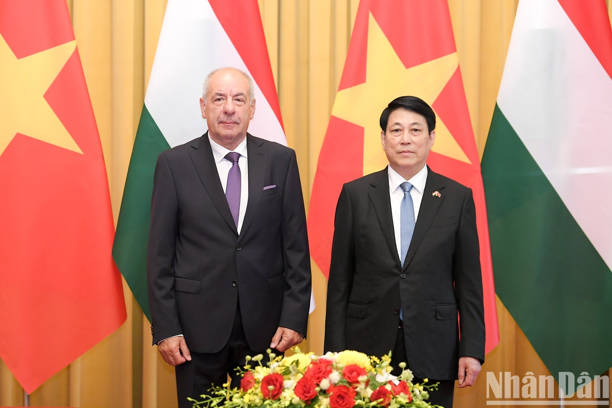 越南国家主席梁强与匈牙利总统舒尤克·道玛什合影。 越南国家主席梁强与匈牙利总统舒尤克·道玛什合影。