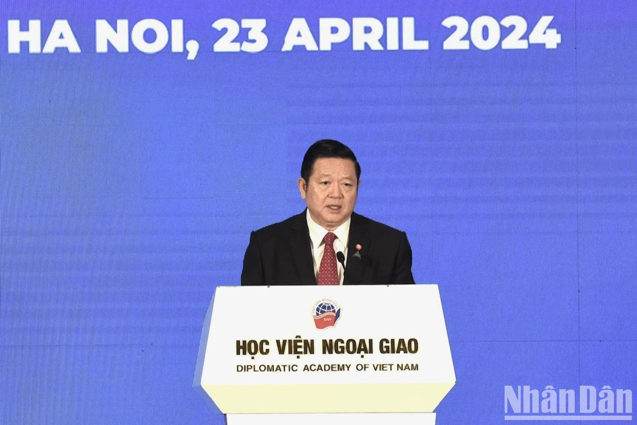 东盟秘书长高金华发表讲话。