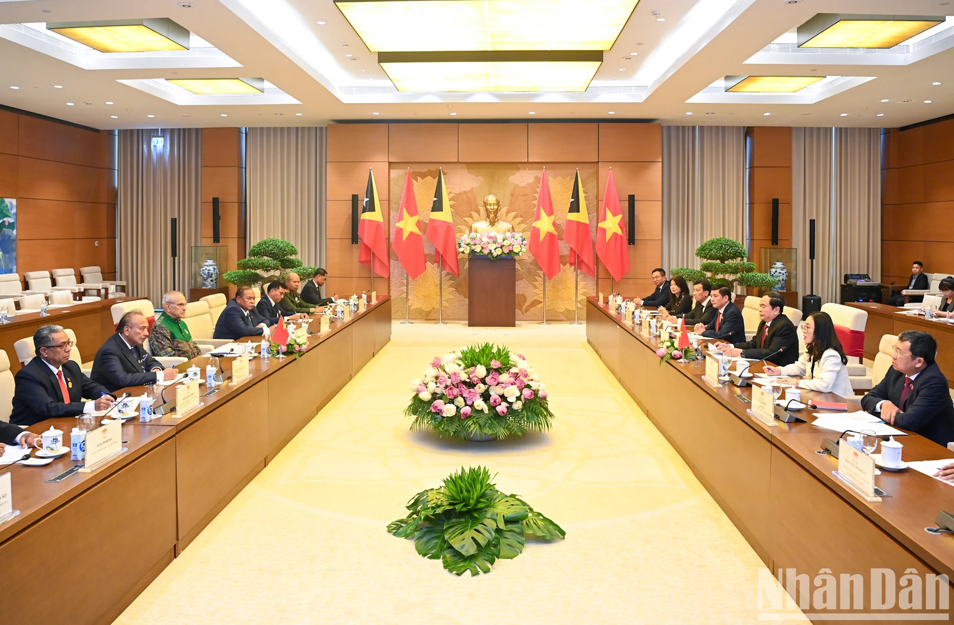 会见场景。 会见场景。