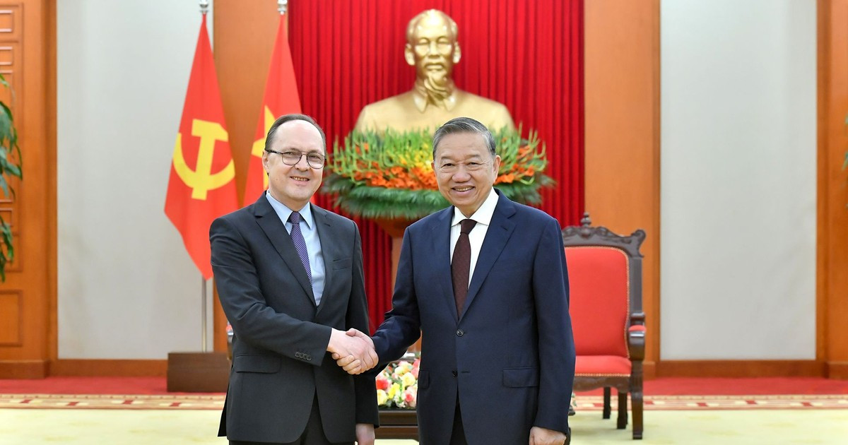 越共中央总书记苏林会见俄罗斯驻越大使贝兹德科【组图】