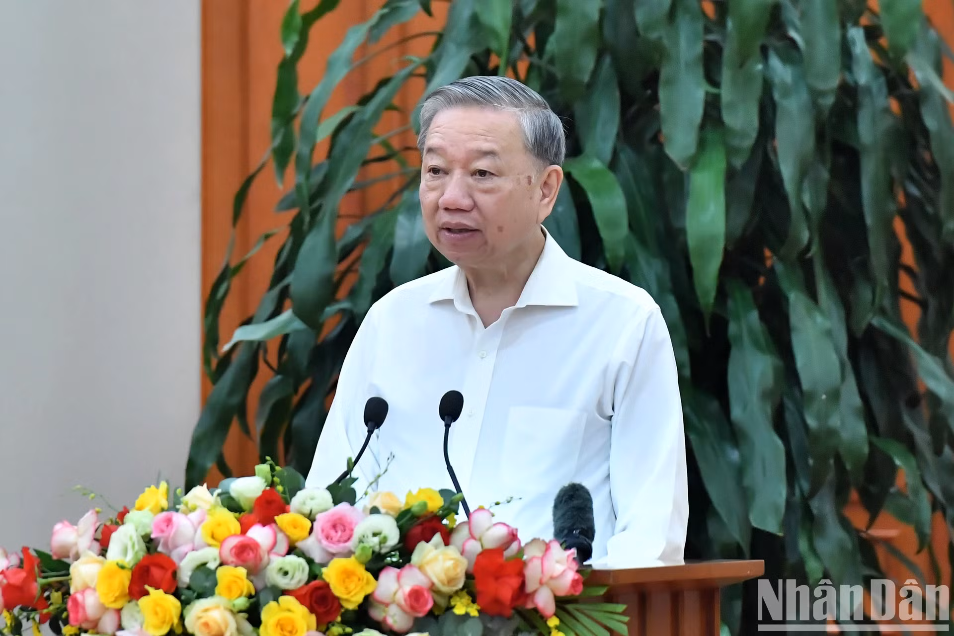 苏林总书记在会上致开幕词。