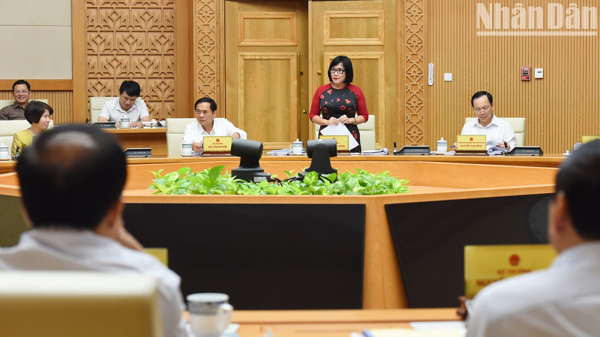 越南司法部领导代表在会上发表讲话。