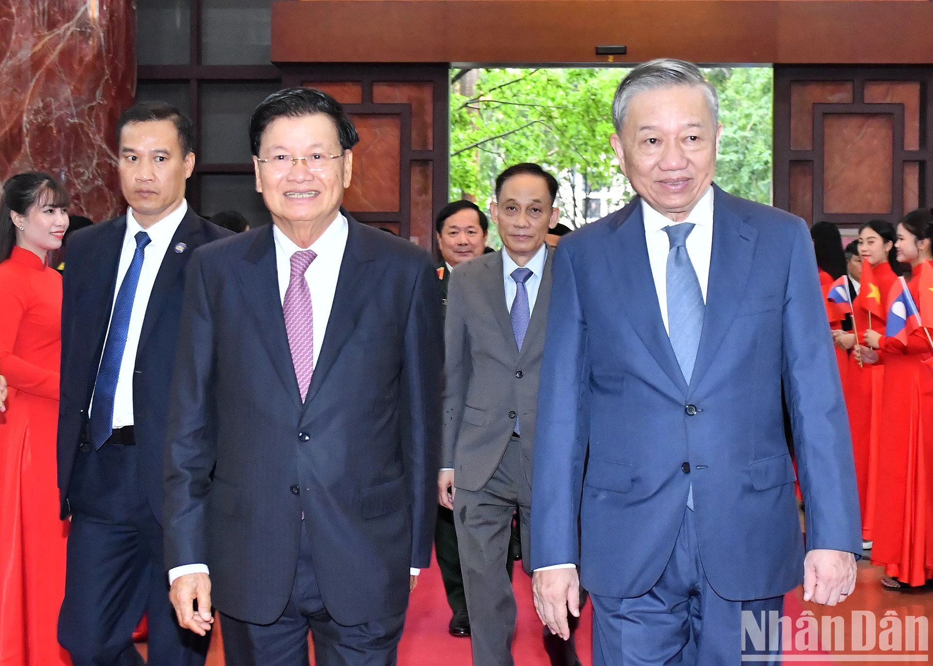 越共中央总书记、国家主席苏林与老挝人民革命党中央总书记、国家主席通论·西苏里。 越共中央总书记、国家主席苏林与老挝人民革命党中央总书记、国家主席通论·西苏里。