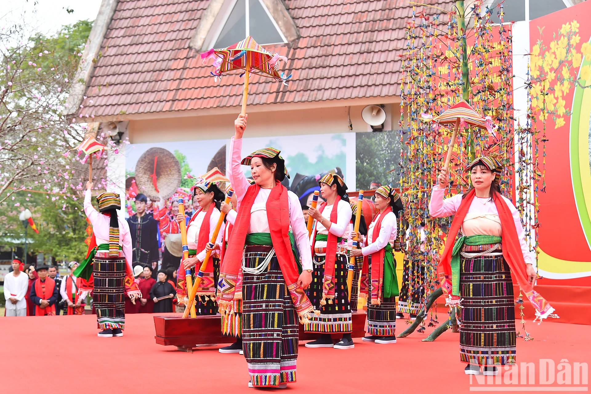 文艺表演节目。 文艺表演节目。