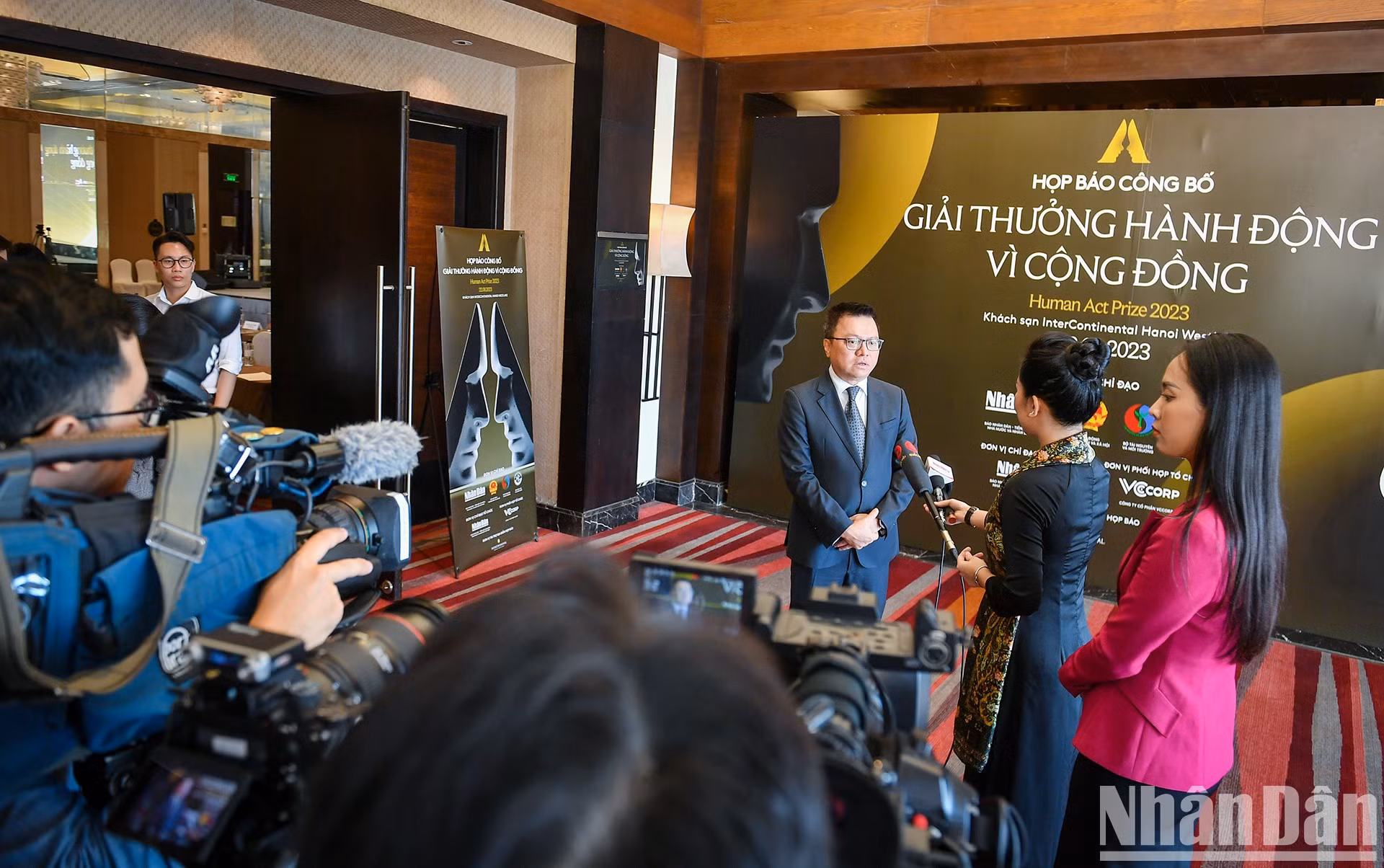 题为“先锋印记”的2023年社区行动奖新闻发布会在河内举行【组图】 ảnh 13
