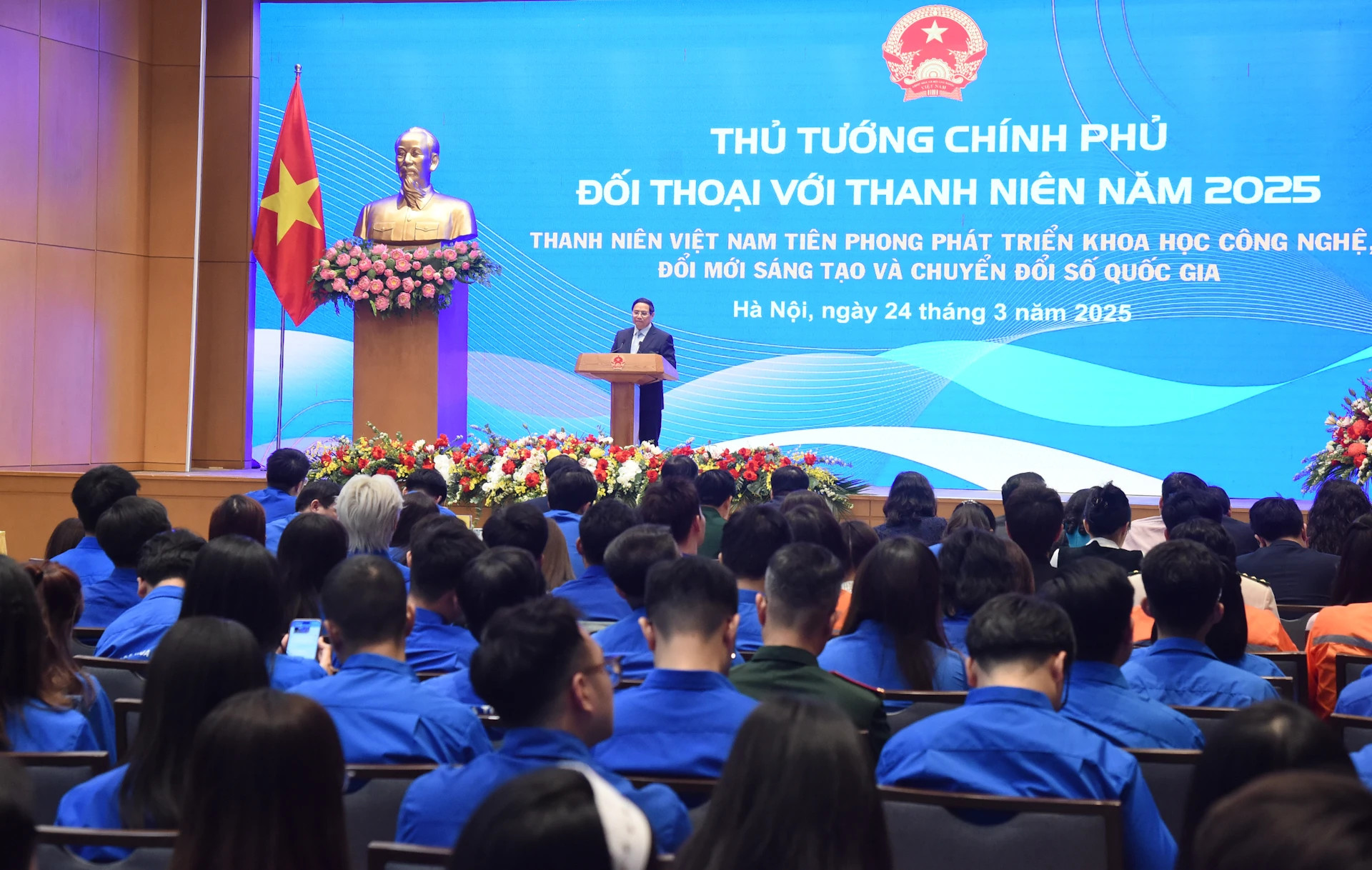 范明正总理发表结论性讲话。 范明正总理发表结论性讲话。