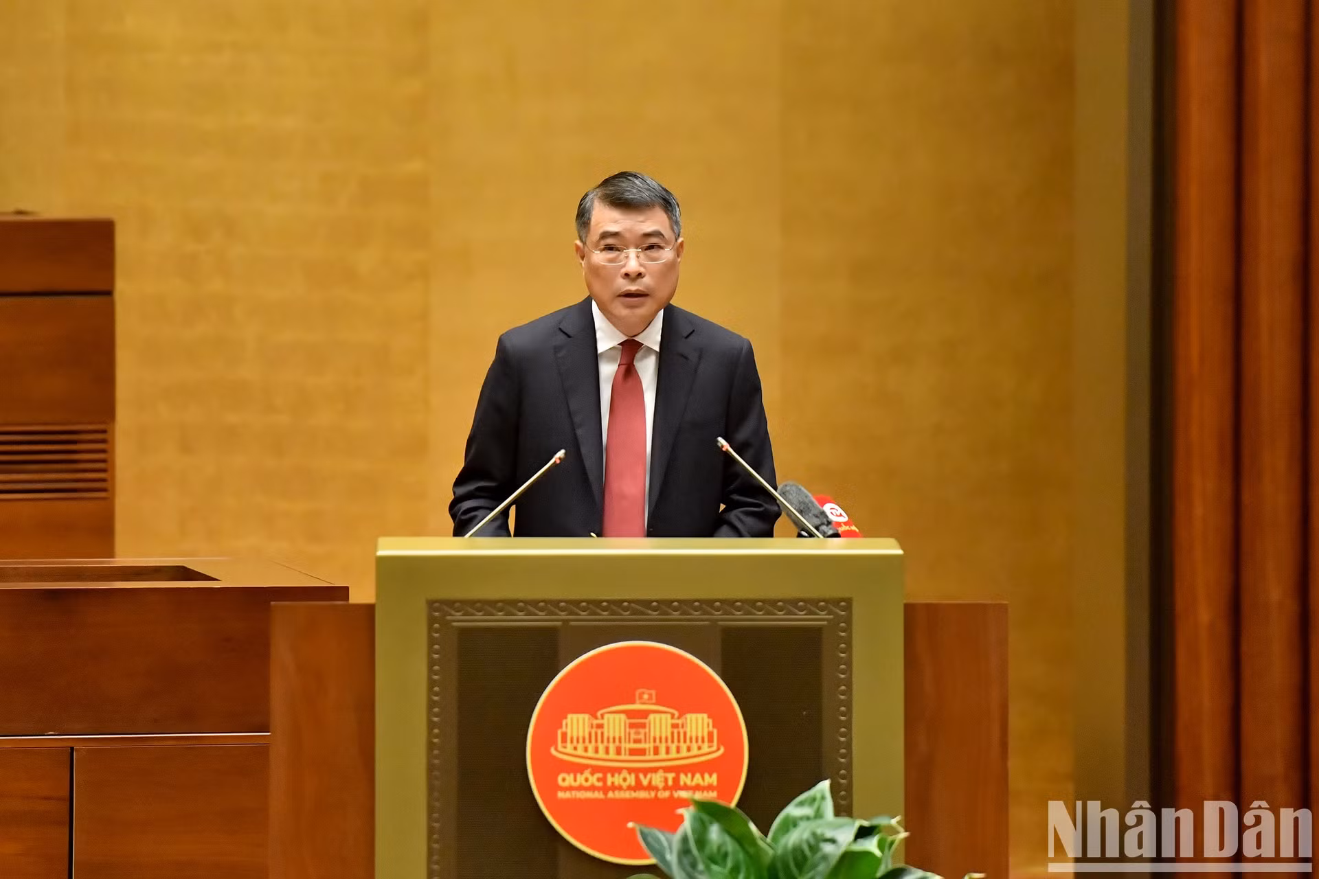 越共中央政治局委员、中央书记处书记、中央组织部部长黎明兴在会上发言。
