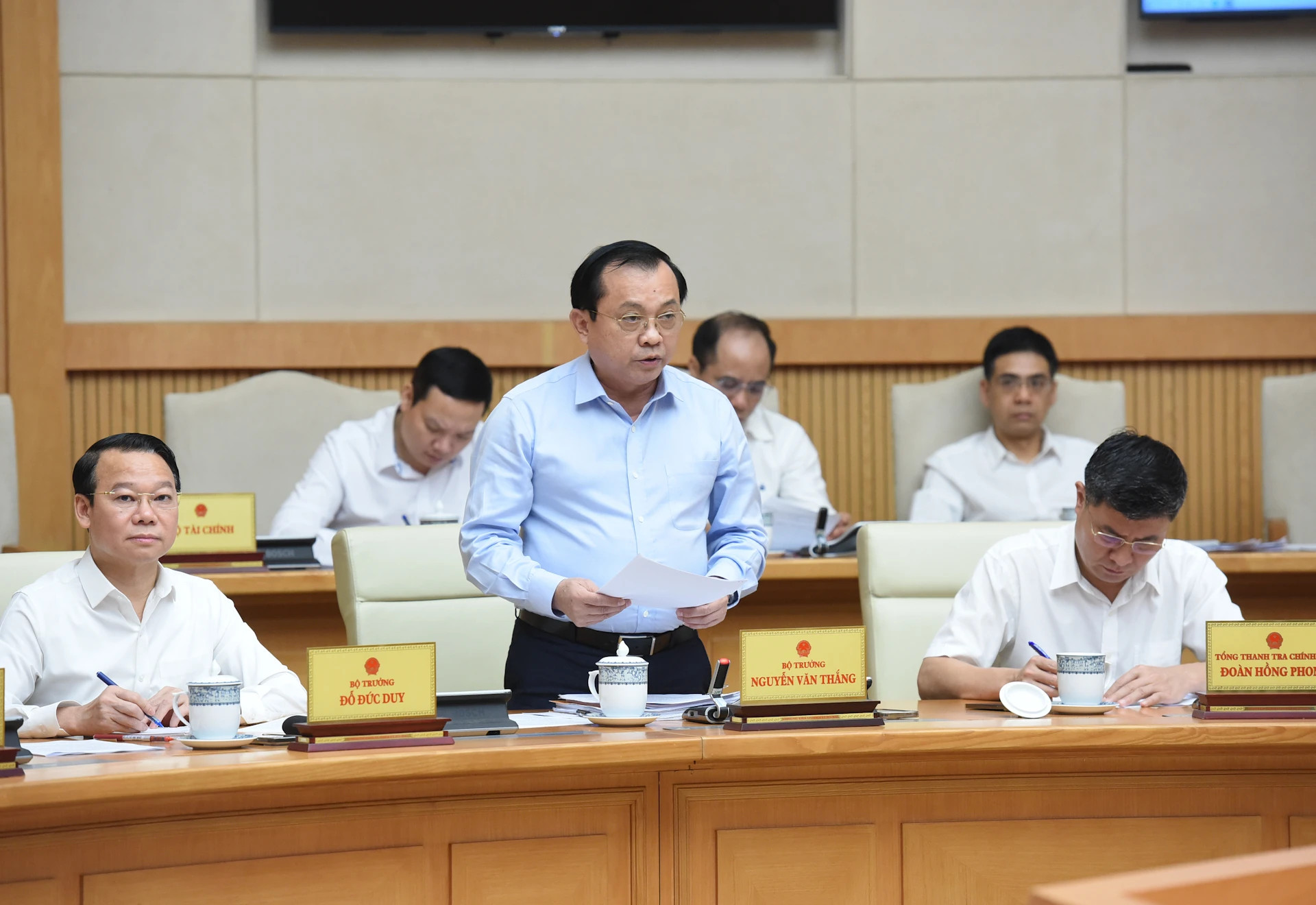 财政部副部长黎晋近发言。