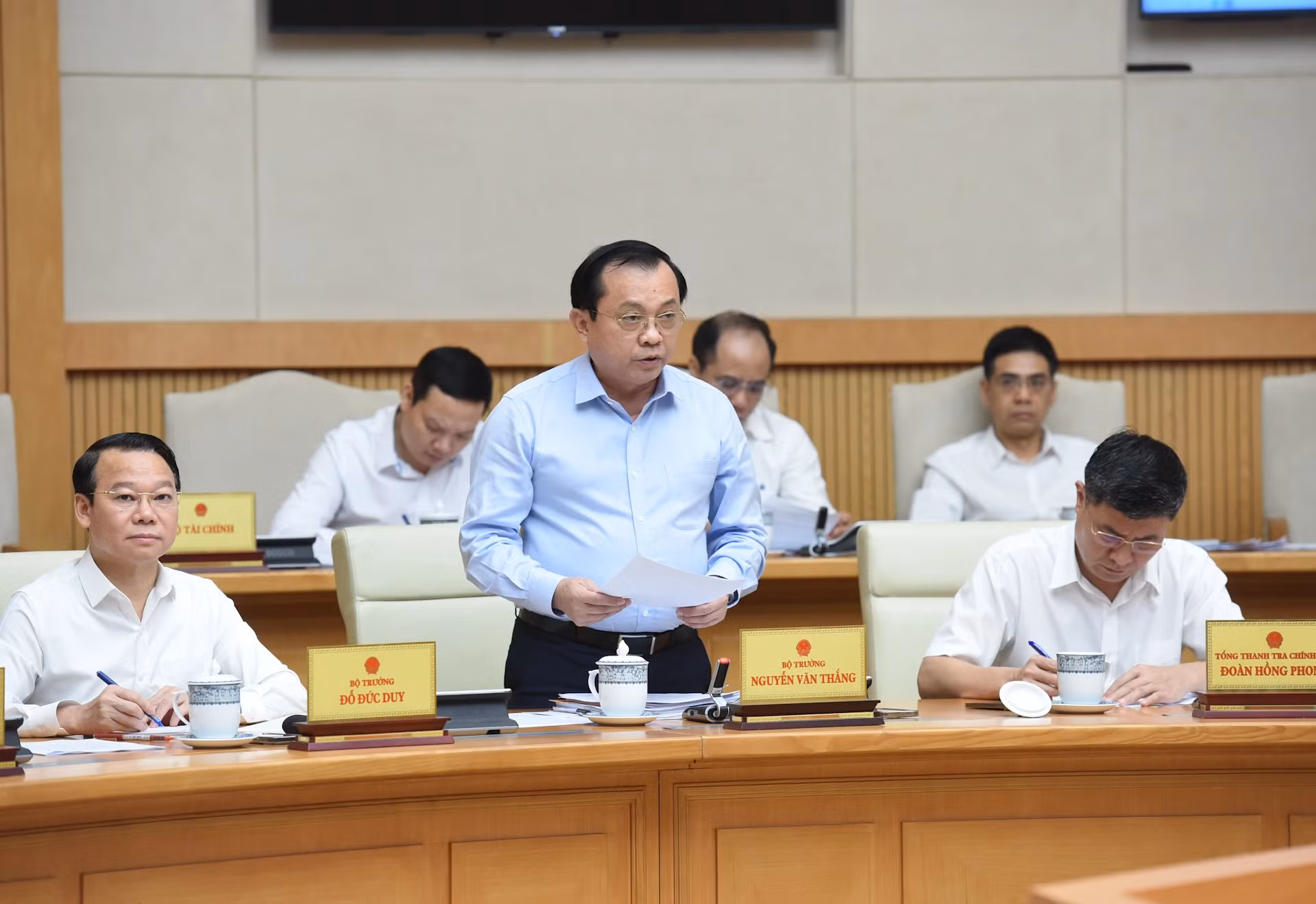 财政部副部长黎晋近发言。