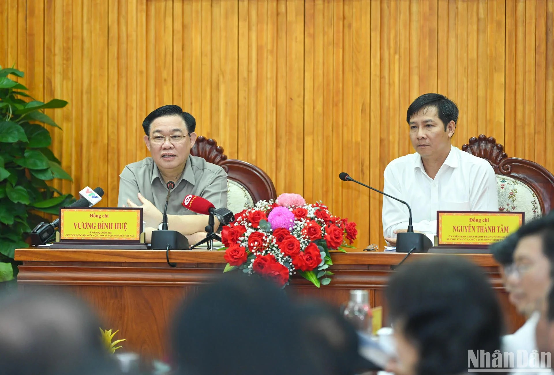 越南国会主席王廷惠在会上发表讲话。 越南国会主席王廷惠在会上发表讲话。