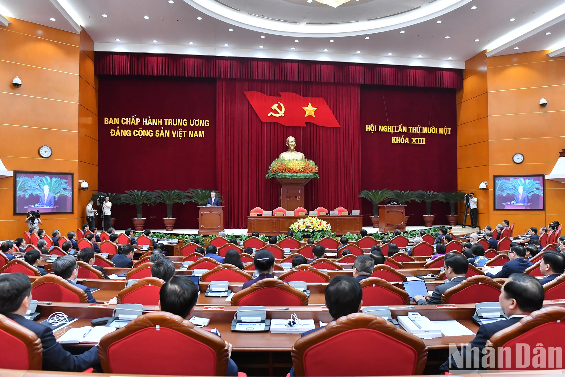 越共第十三届中央委员会第十一次会议落下闭幕。