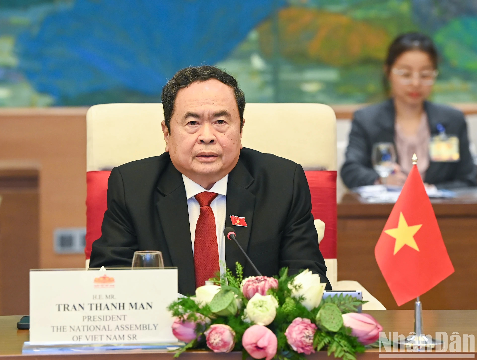 越南国会主席陈青敏在会见中发表讲话。 越南国会主席陈青敏在会见中发表讲话。